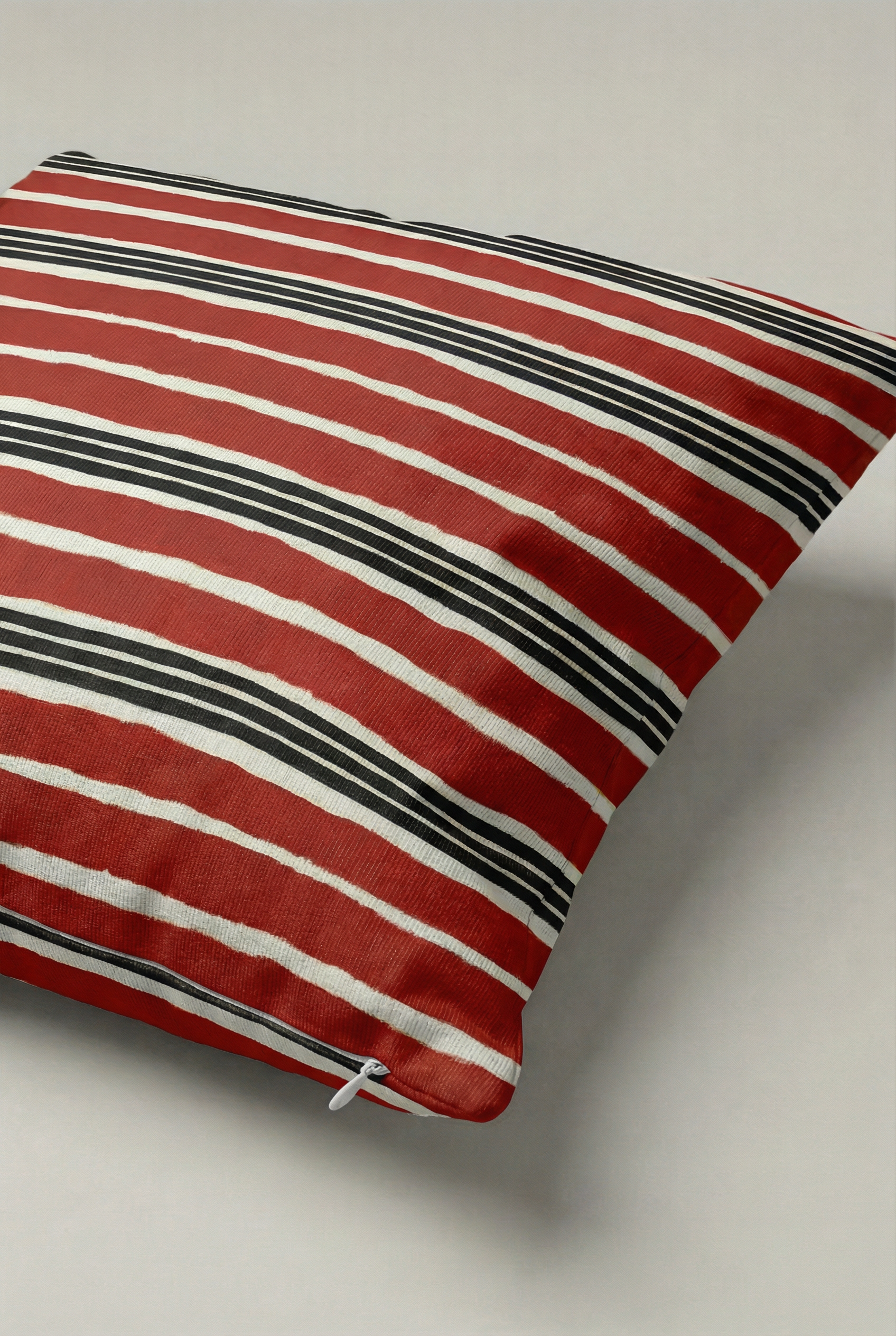 Kırmızı Çizgili Modern Kırlent Kılıfı 014 – 45x45 cm Dekoratif Yastık Kılıfı