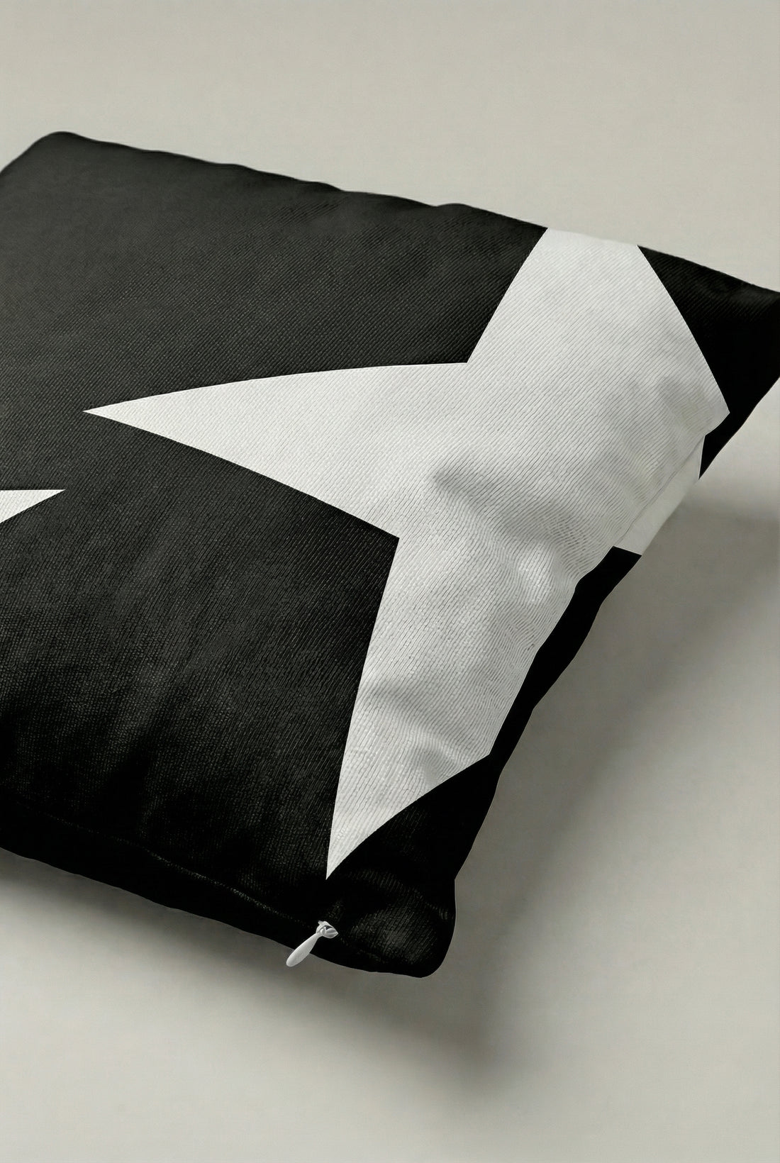Modern Siyah Beyaz Desenli Kırlent Kılıfı 029 – 45x45 cm Dekoratif Yastık Kılıfı