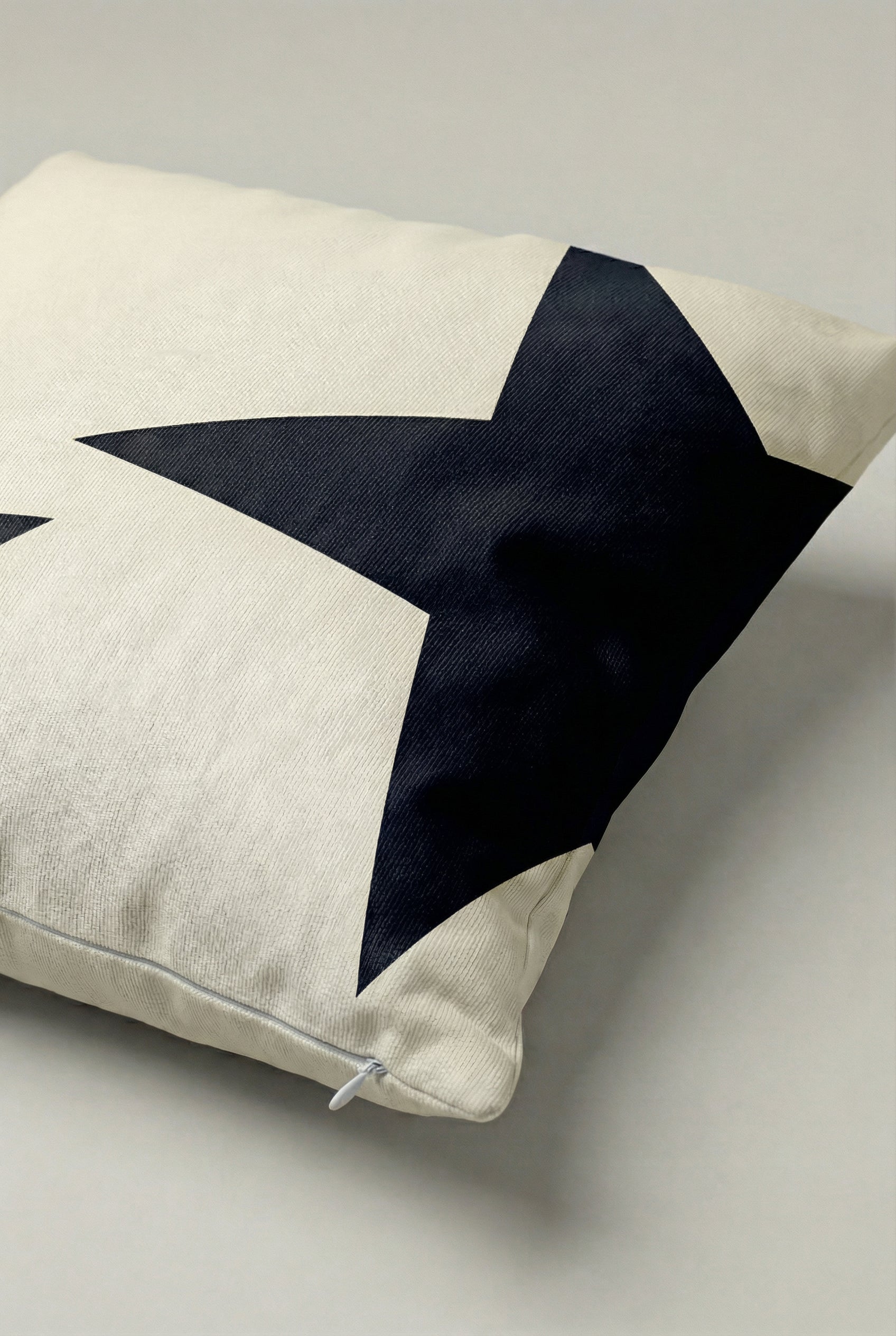 Modern Siyah Kontrast Desenli Kırlent Kılıfı 030 – 45x45 cm Dekoratif Yastık Kılıfı