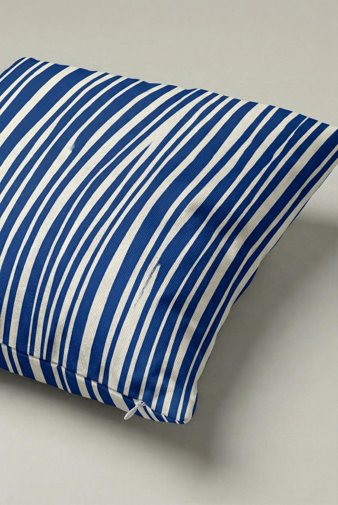 Marine Stripe Kırlent Kılıfı 049 – Mavi Çizgili Modern 45x45 cm Dekoratif Yastık Kılıfı