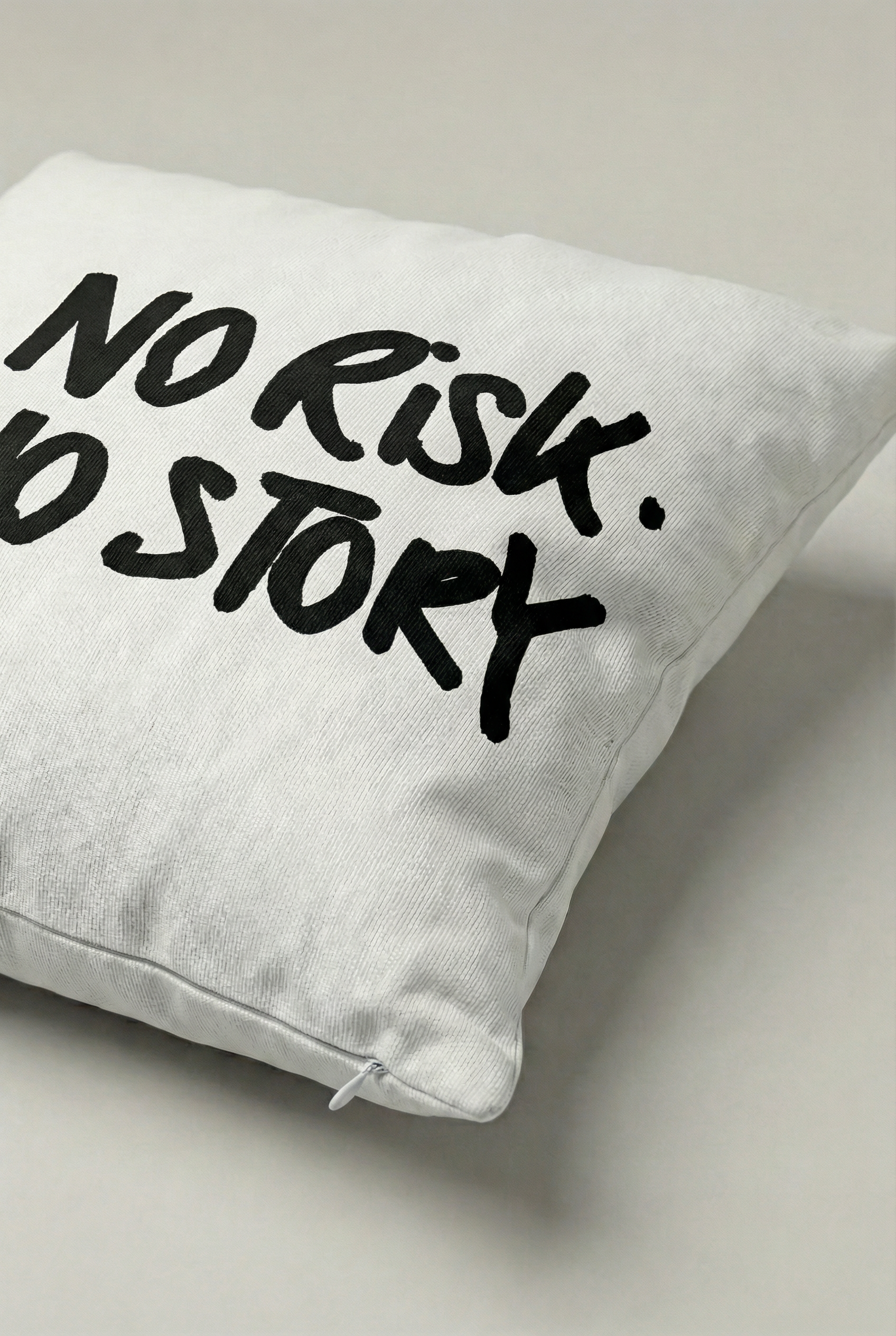 No Risk No Story Yazılı Dekoratif Kırlent Kılıfı 067 – Motivasyon Temalı Modern Tasarım 45x45 cm