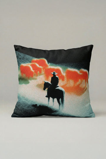Sisli Sürünün İzinde Kovboy Dekoratif Kırlent Kılıfı 077 – Retro Western Modern Tasarım 45x45 cm