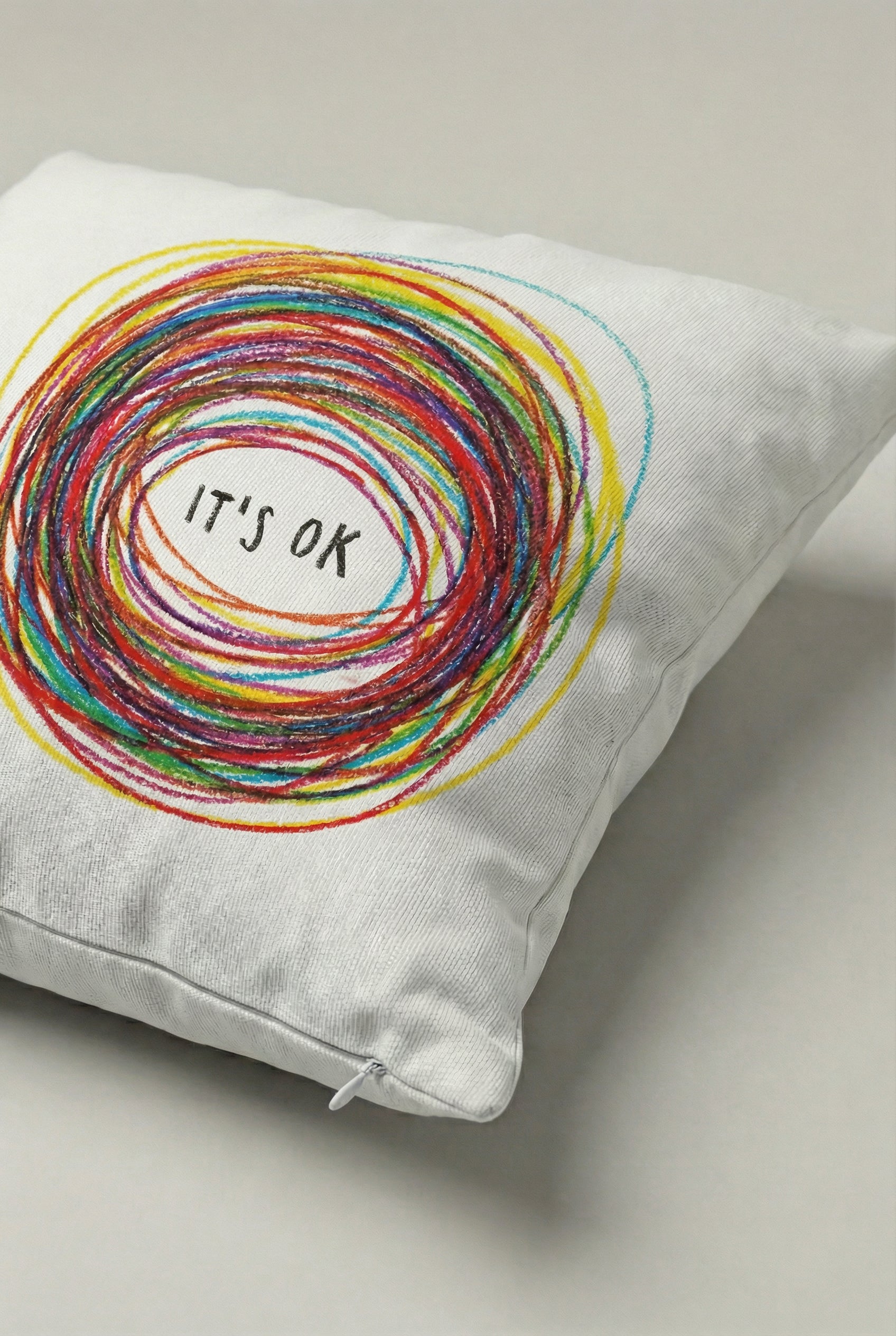 It’s OK Yazılı Dekoratif Kırlent Kılıfı 095 – Renkli Çember Tasarım 45x45 cm