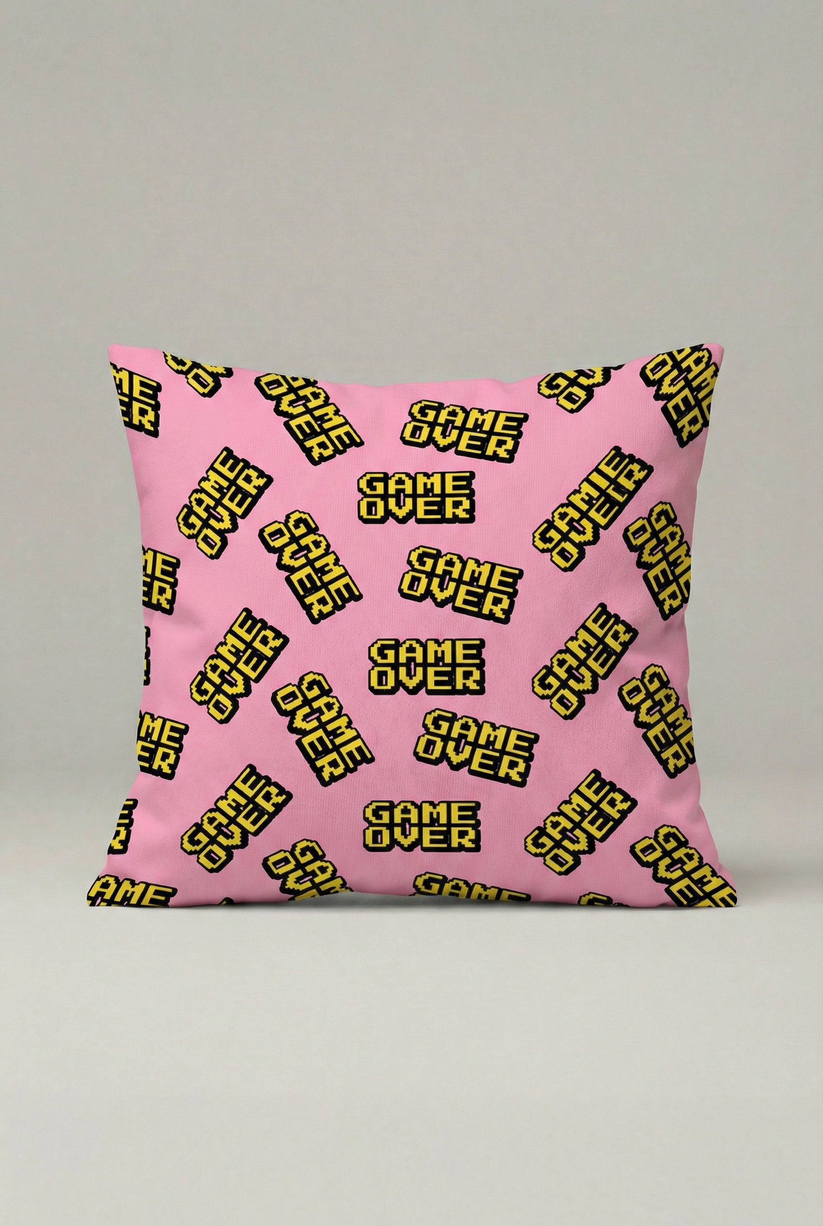 Game Over Desenli Dekoratif Kırlent Kılıfı 097 – Retro Gamer Tasarım 45x45 cm