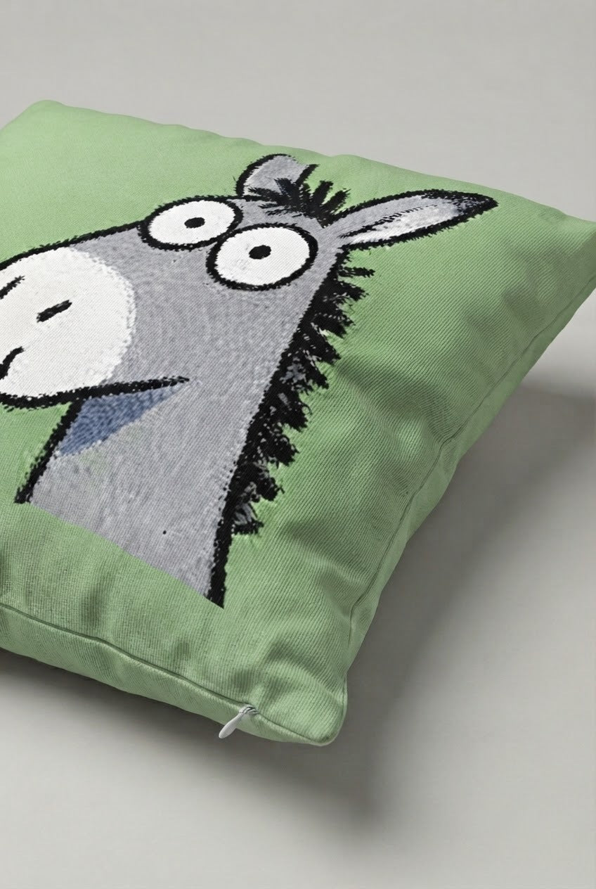 Yeşil Zemin Karikatür At Desenli Kırlent Kılıfı 104 – Crazy Green Horse Tasarım 45x45 cm ürün görseli 2