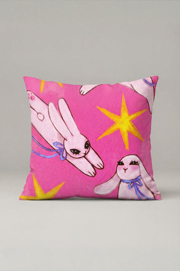 Pembe Tavşan ve Yıldız Desenli Kırlent Kılıfı 111 – Cosmic Bunny Tasarım 45x45 cm ürün görseli 1