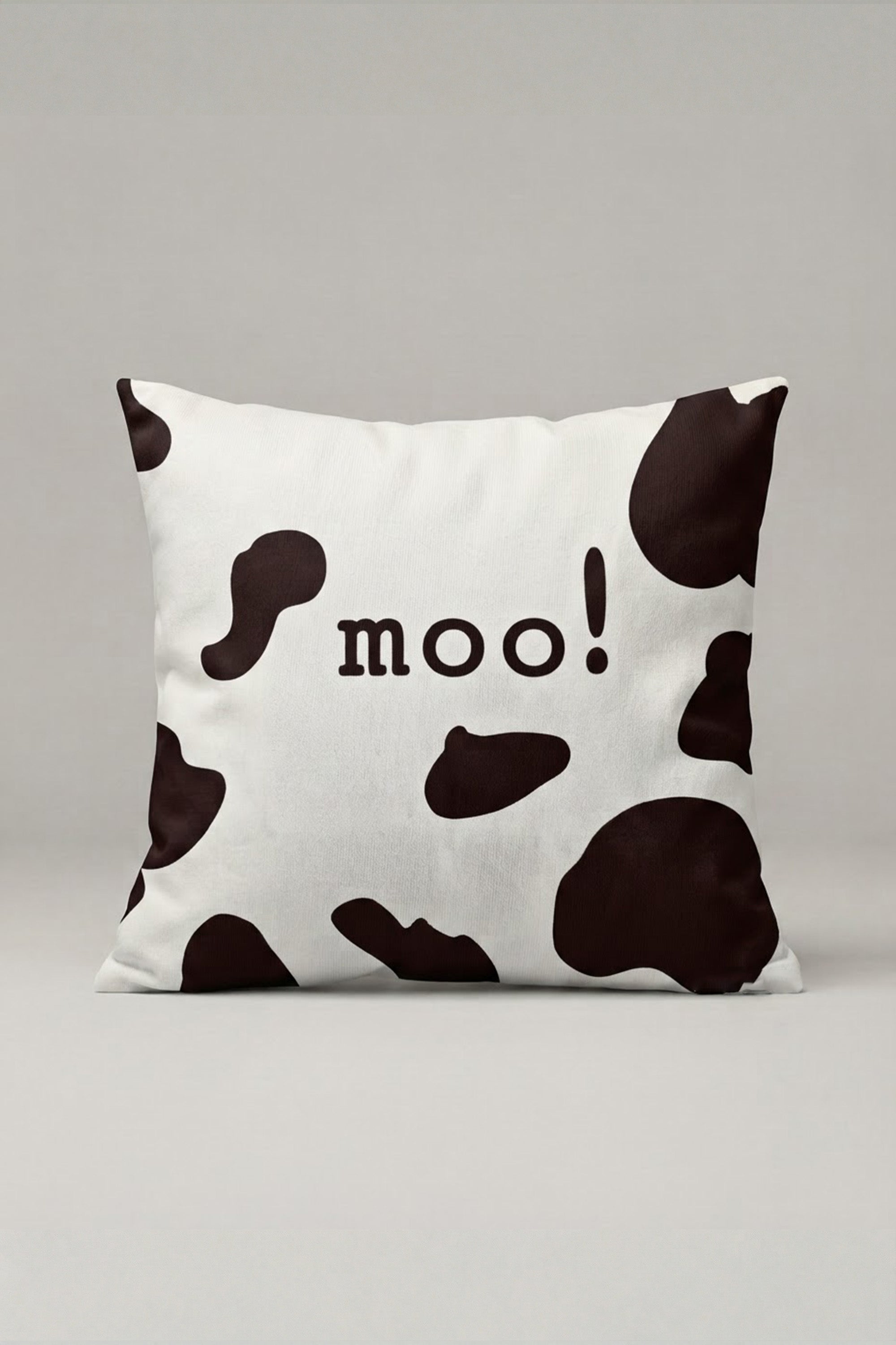 Siyah Beyaz İnek Benekli Moo Yazılı Kırlent Kılıfı 118 – Moo Pattern Tasarım 45x45 cm ürün görseli 1
