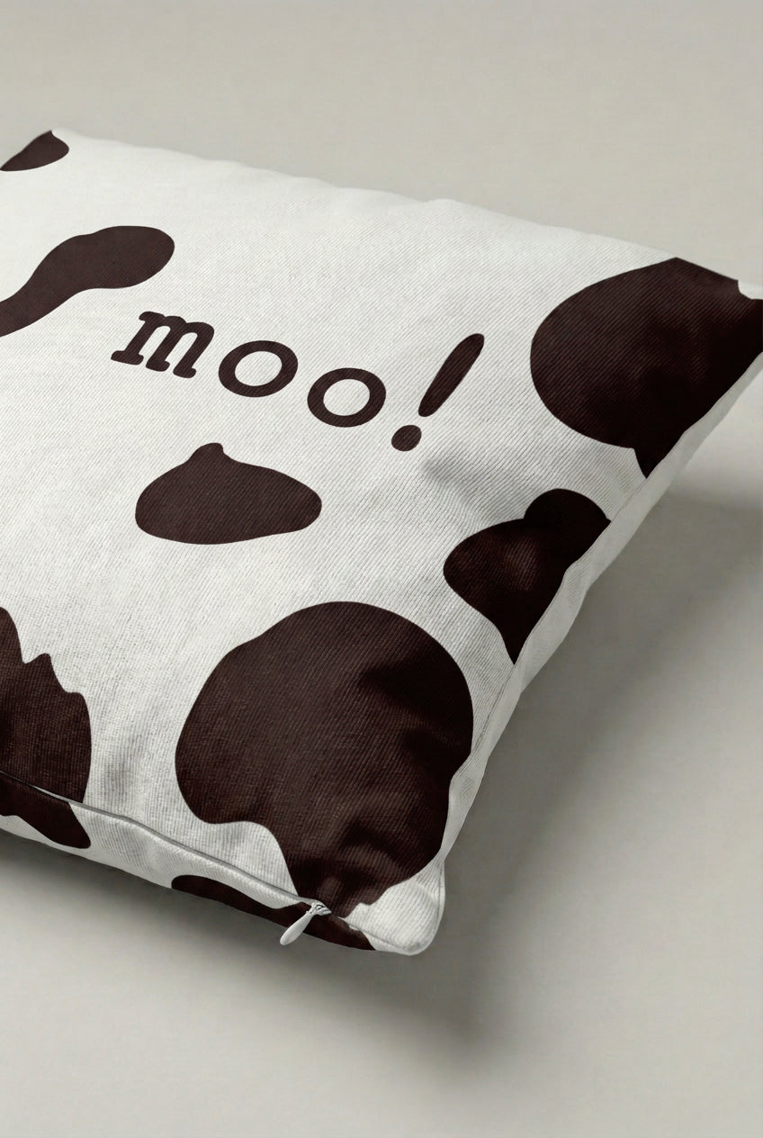 Siyah Beyaz İnek Benekli Moo Yazılı Kırlent Kılıfı 118 – Moo Pattern Tasarım 45x45 cm ürün görseli 2
