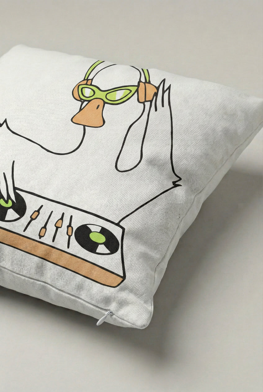 Mutfakta Yemek Yapan Kaz Desenli Kırlent Kılıfı 119 – Chef Goose Tasarım 45x45 cm ürün görseli 2