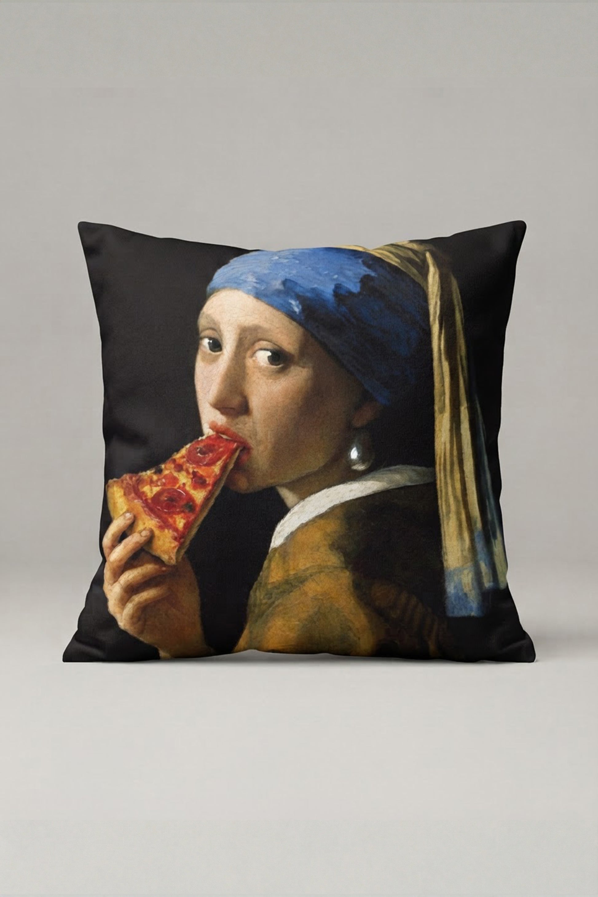 İnci Küpeli Kız ve Pizza Desenli Kırlent Kılıfı 123 – Pizza Pearl Girl Tasarım 45x45 cm ürün görseli 1