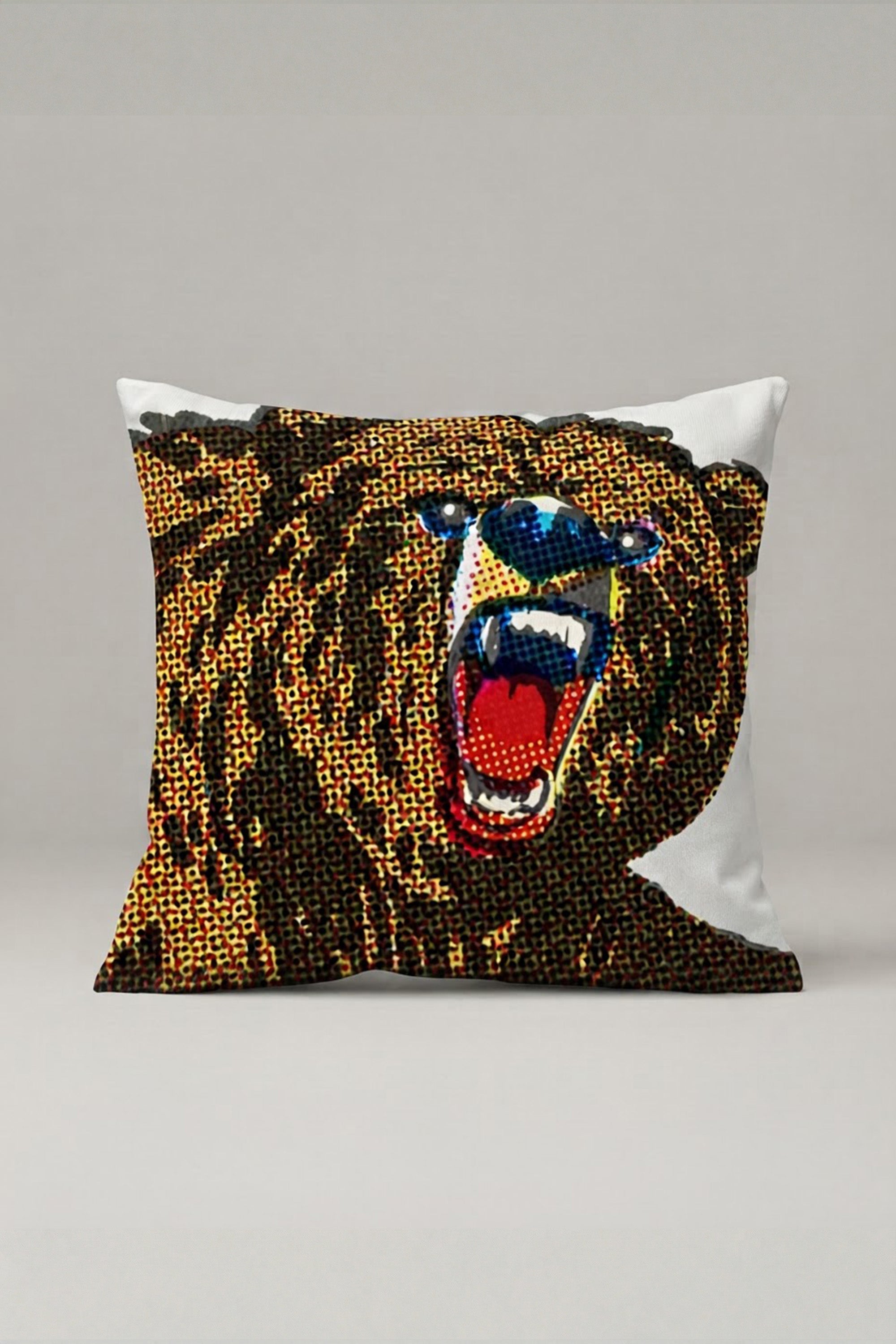 Kükreyen Ayı Desenli Kırlent Kılıfı 130 – Wild Bear Roar Tasarım 45x45 cm ürün görseli 1