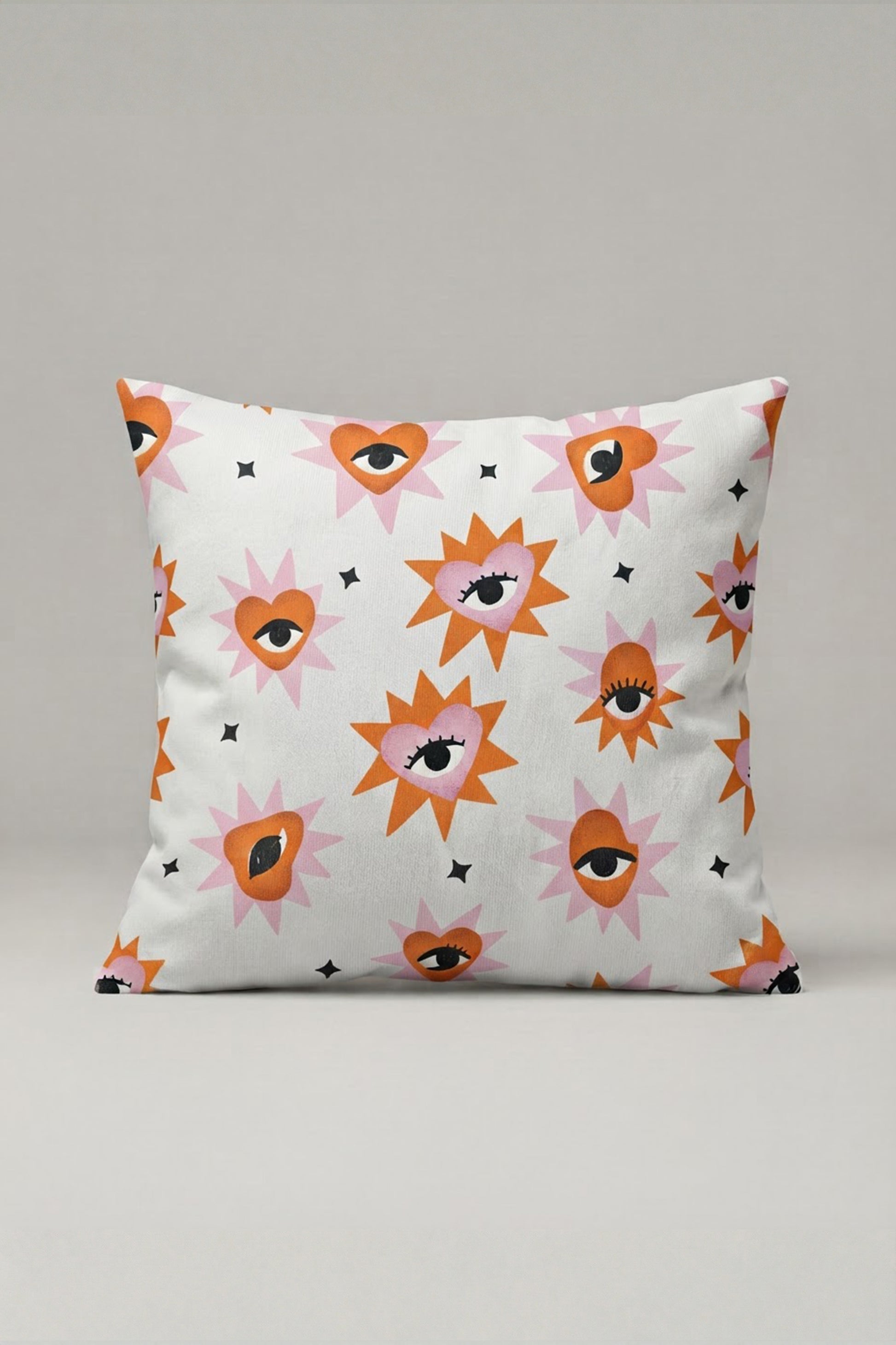 Turuncu Göz ve Yıldız Motifli Kırlent Kılıfı 131 – Orange Cosmic Eyes Tasarım 45x45 cm ürün görseli 1