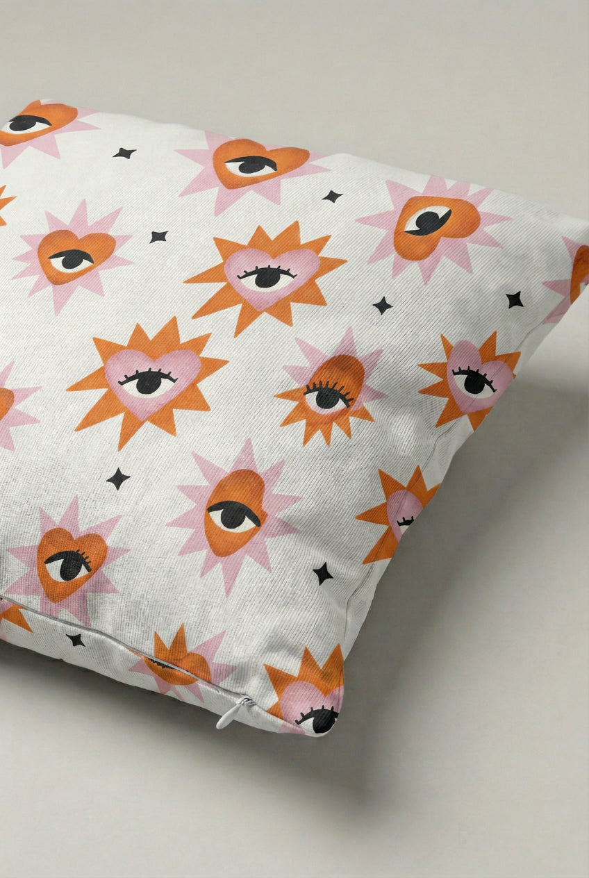 Turuncu Göz ve Yıldız Motifli Kırlent Kılıfı 131 – Orange Cosmic Eyes Tasarım 45x45 cm ürün görseli 2