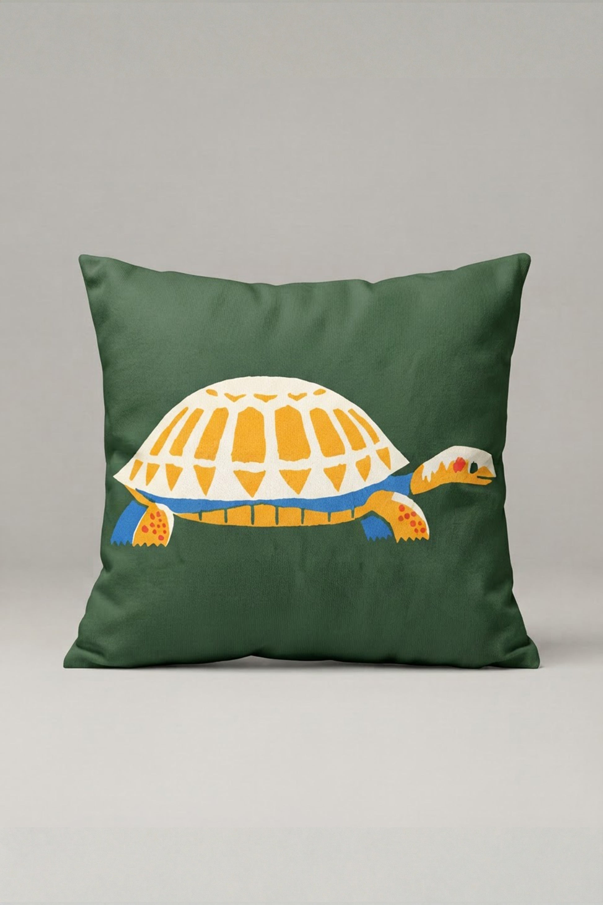 Yeşil Zemin Sarı Kaplumbağa Desenli Kırlent Kılıfı 132 – Golden Turtle Tasarım 45x45 cm ürün görseli 1
