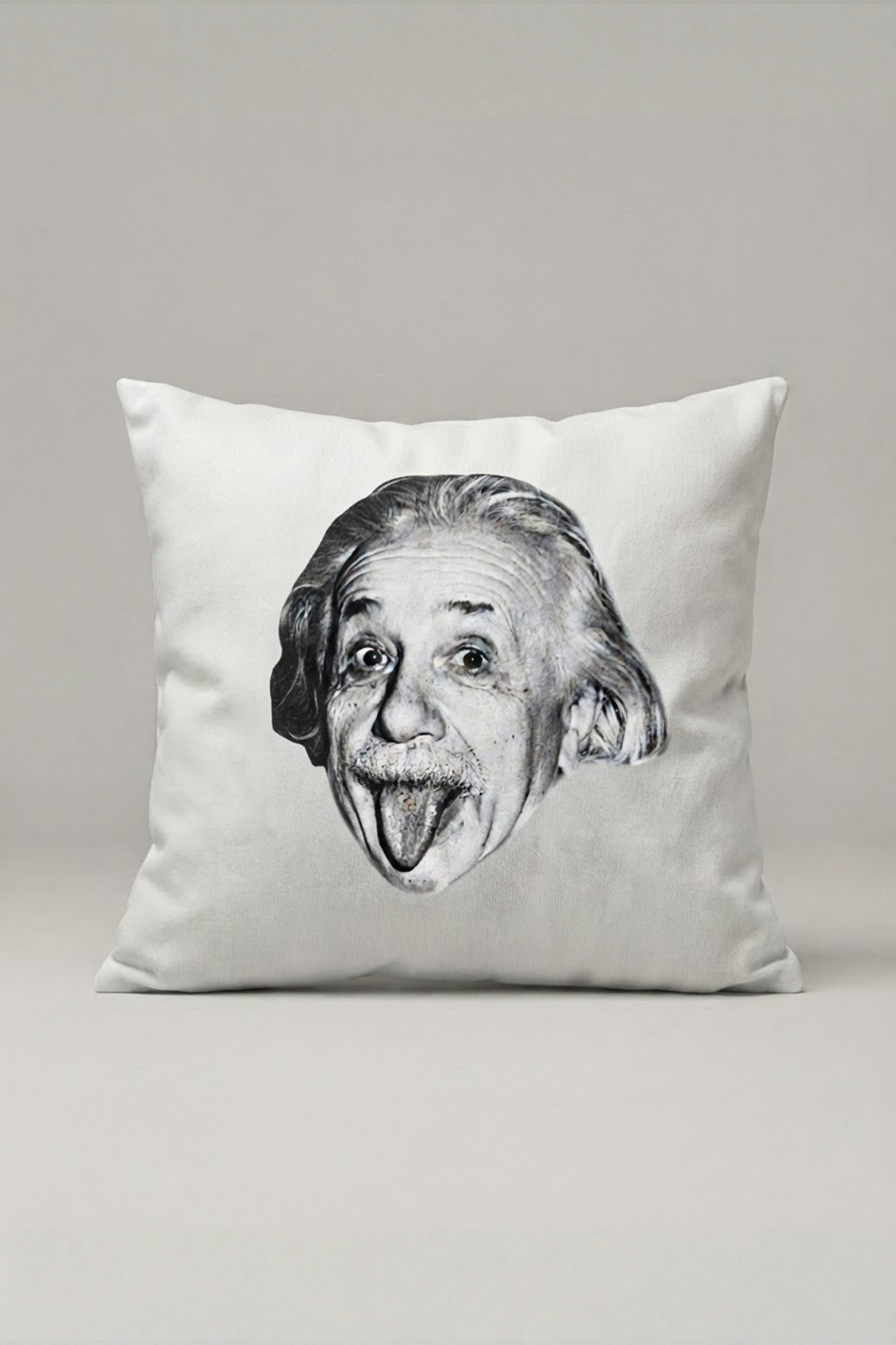 Albert Einstein Portreli Kırlent Kılıfı 137 – Genius Einstein Tasarım 45x45 cm ürün görseli 1