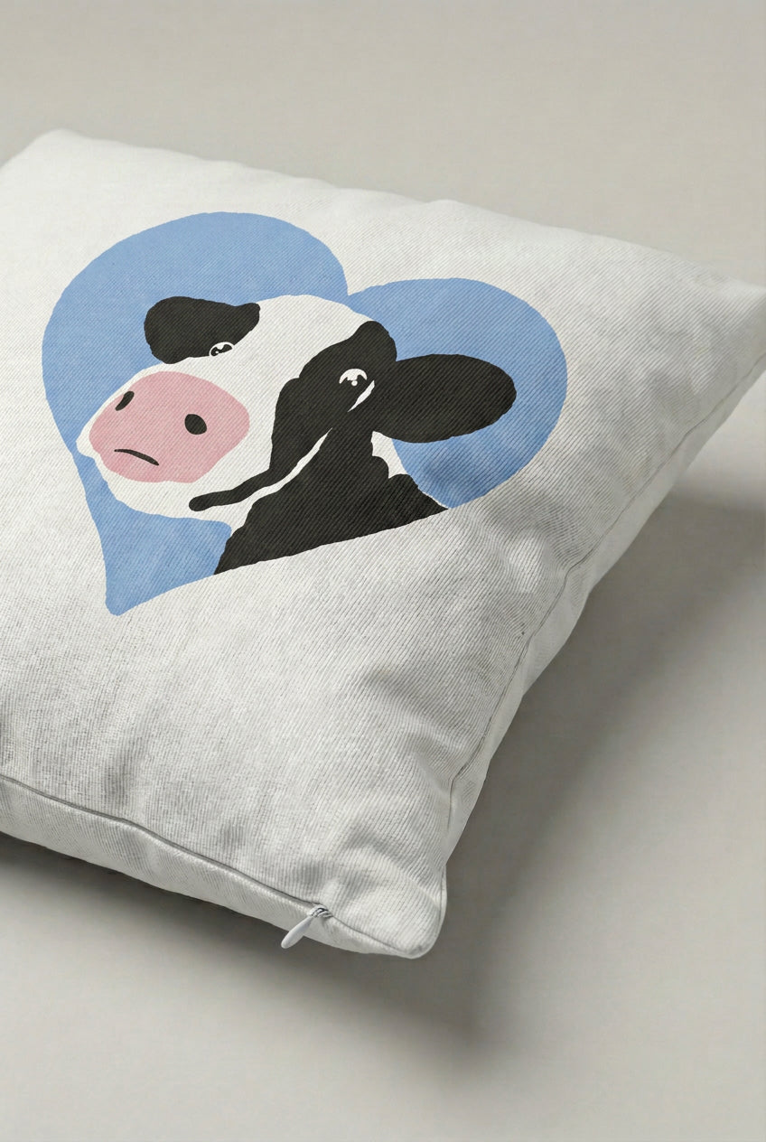 Mavi Kalp İçinde İnek Desenli Kırlent Kılıfı 140 – Cow Love Tasarım 45x45 cm ürün görseli 2