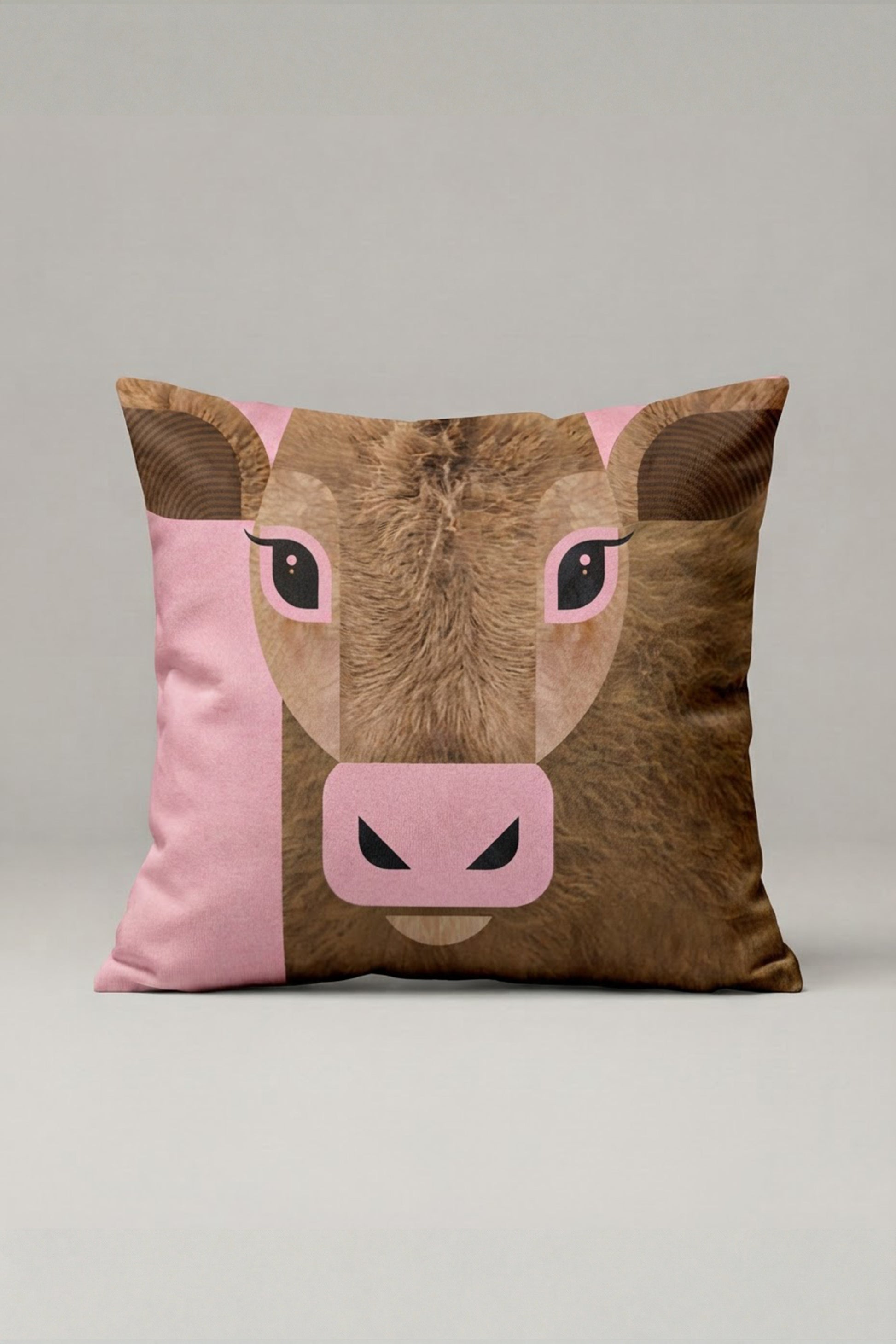 Kahverengi Pembe İnek Yüzü Desenli Kırlent Kılıfı 141 – Pink Moo Face Tasarım 45x45 cm ürün görseli 1