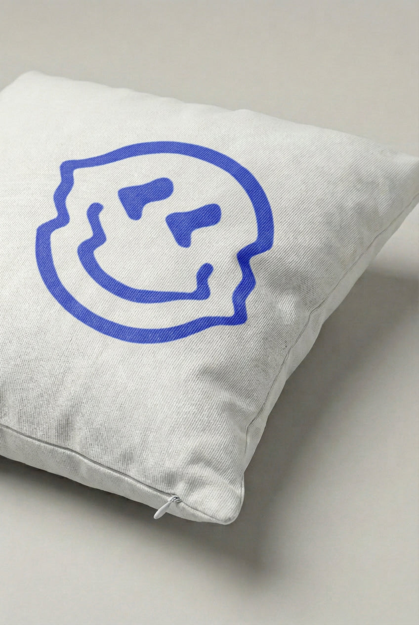 Mavi Gülen Yüz Çizimli Kırlent Kılıfı 150 – Happy Blue Face Tasarım 45x45 cm ürün görseli 2