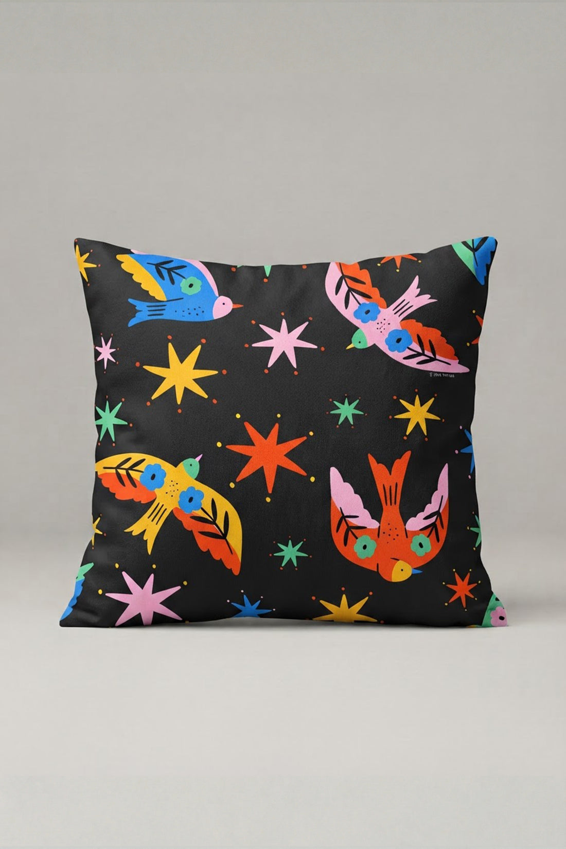 Siyah Zemin Renkli Tavşan ve Yıldız Desenli Kırlent Kılıfı 152 – Night Bunny Party Tasarım 45x45 cm ürün görseli 1