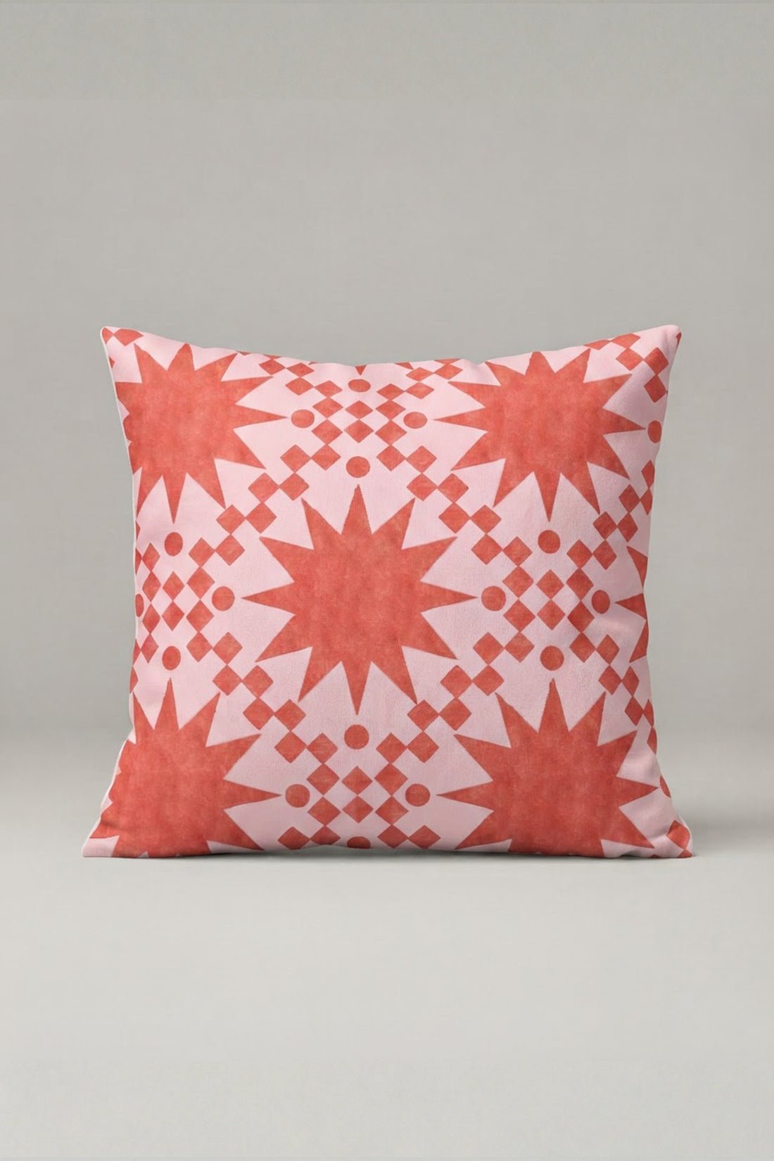 Mercan Pembe Geometrik Yıldız Desenli Kırlent Kılıfı 158 – Coral Star Mosaic Tasarım 45x45 cm ürün görseli 1