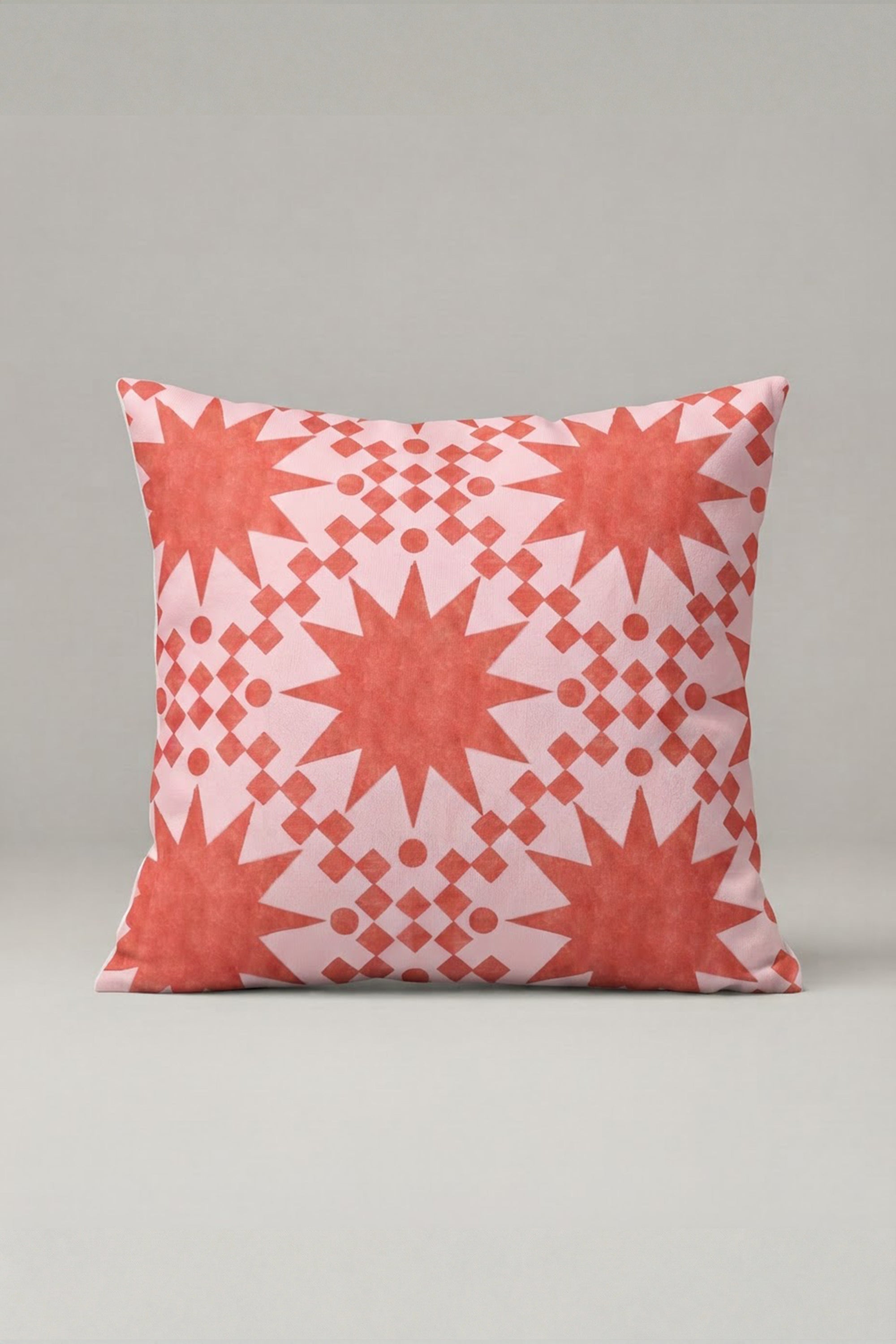 Mercan Pembe Geometrik Yıldız Desenli Kırlent Kılıfı 158 – Coral Star Mosaic Tasarım 45x45 cm ürün görseli 1