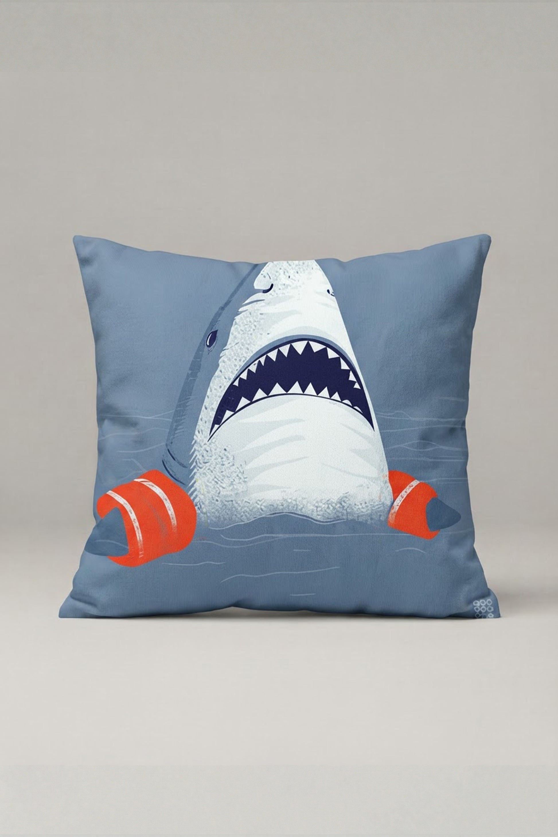 Mavi Zemin Boks Eldivenli Köpek Balığı Desenli Kırlent Kılıfı 160 – Boxing Shark Tasarım 45x45 cm ürün görseli 1