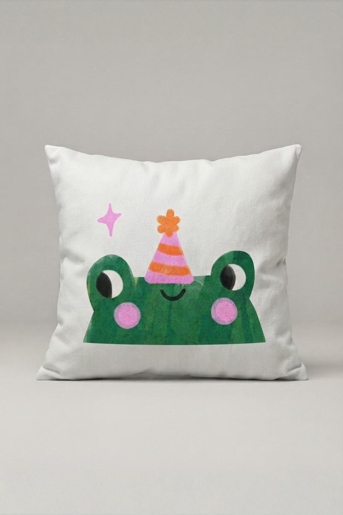 Doğum Günü Pastalı Sevimli Kurbağa Desenli Kırlent Kılıfı 164 – Birthday Frog Tasarım 45x45 cm ürün görseli 1