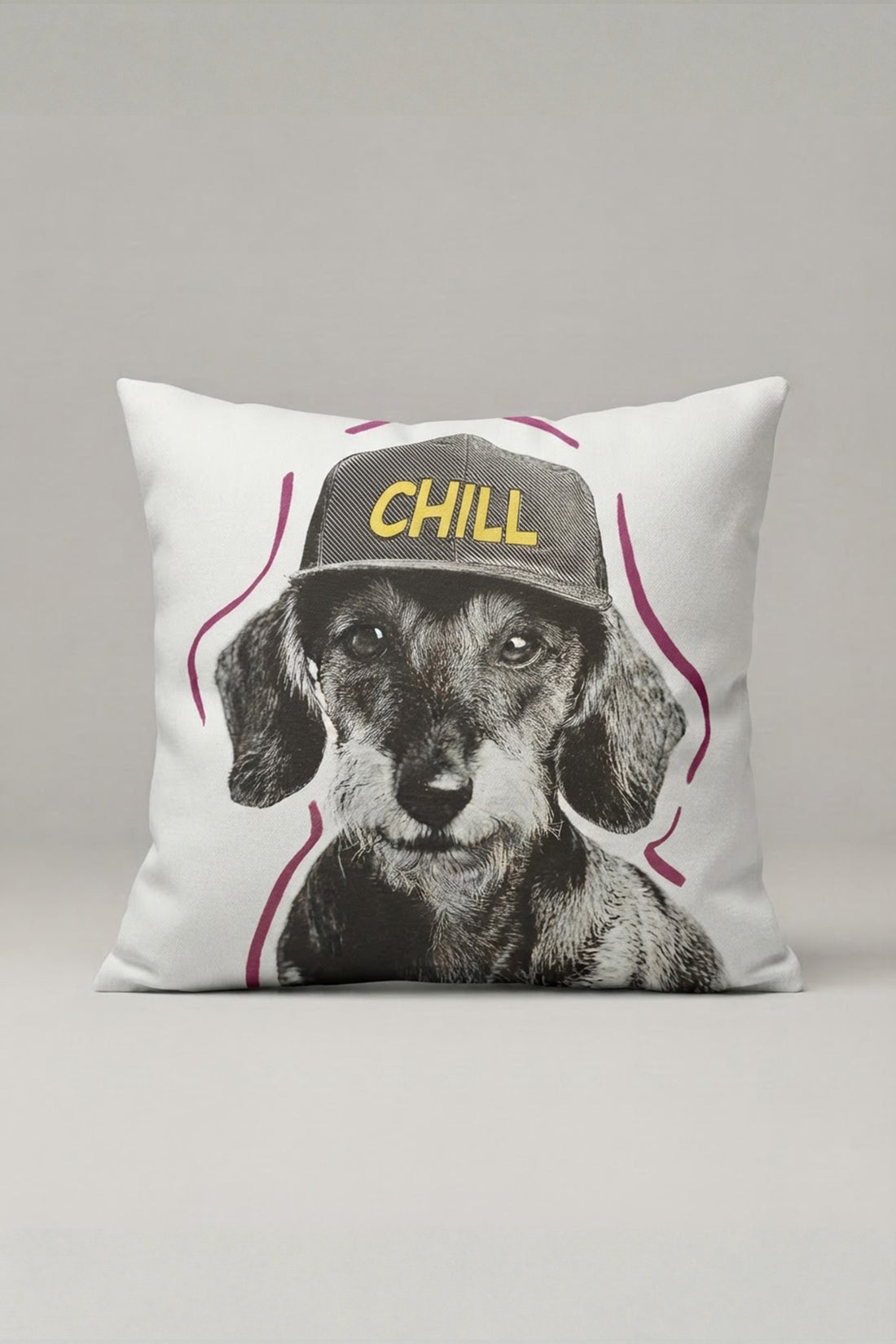 Şapkalı Chill Köpek Desenli Kırlent Kılıfı 170 – Chill Hound Tasarım 45x45 cm ürün görseli 1