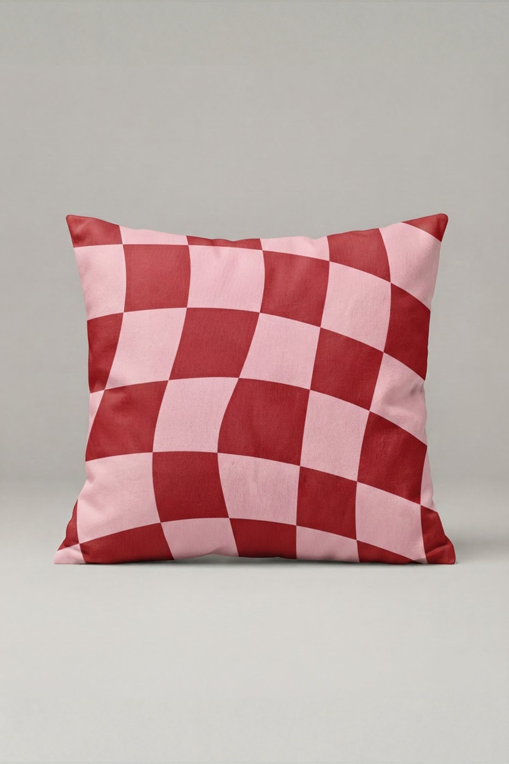 Kırmızı Pembe Dalgalı Dama Desenli Kırlent Kılıfı 171 – Wavy Ruby Checker Tasarım 45x45 cm ürün görseli 1