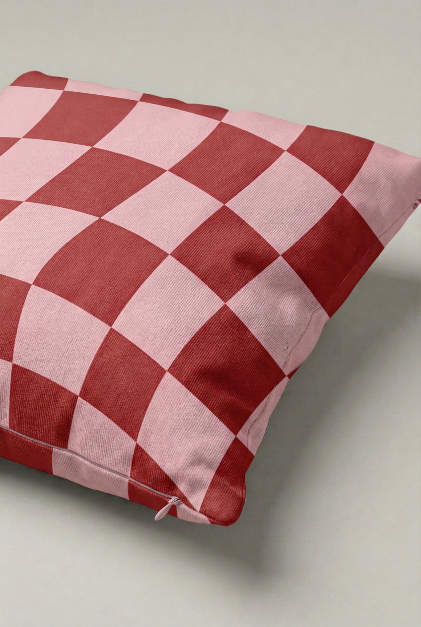 Kırmızı Pembe Dalgalı Dama Desenli Kırlent Kılıfı 171 – Wavy Ruby Checker Tasarım 45x45 cm ürün görseli 2
