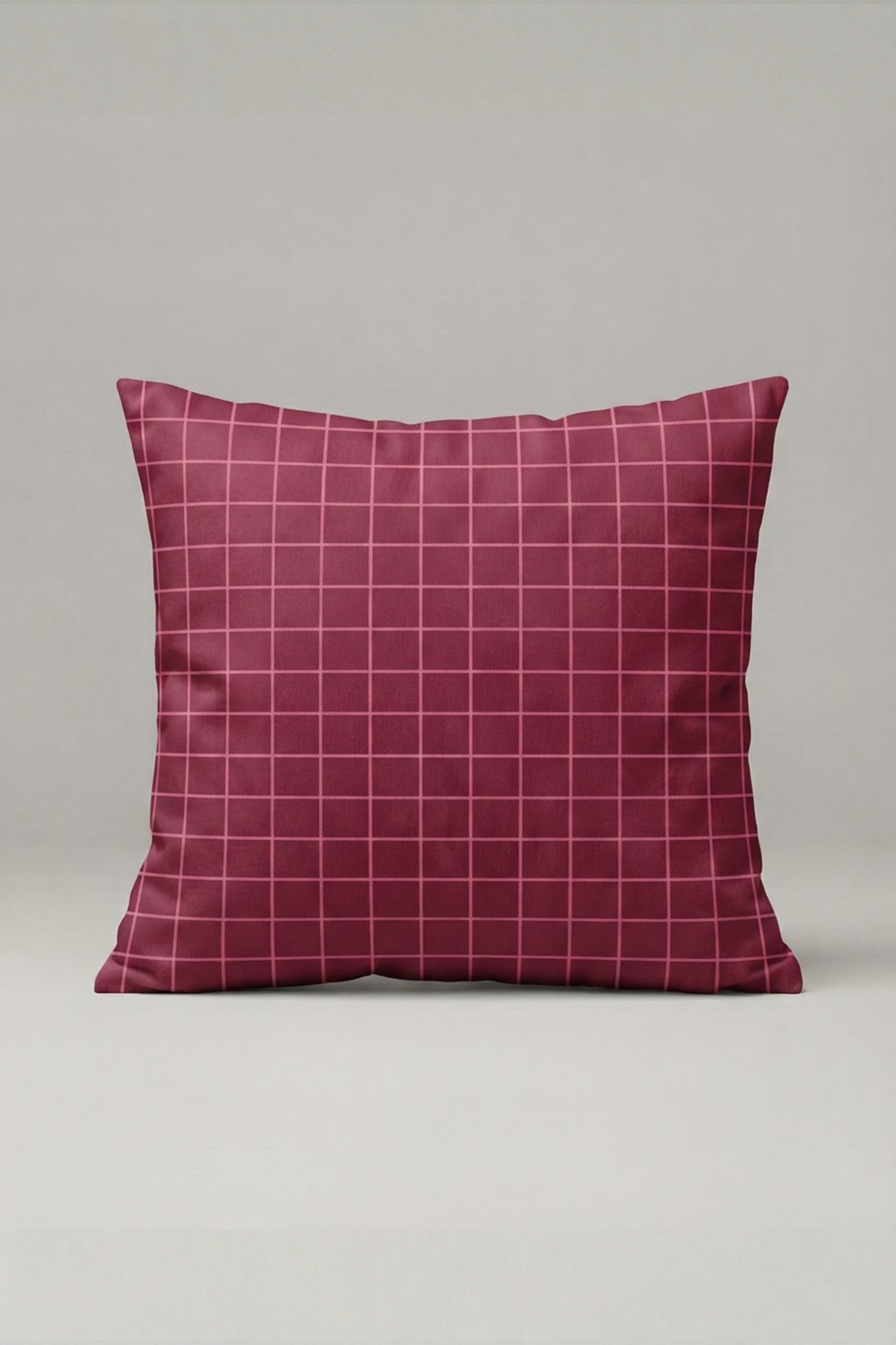 Bordo İnce Kareli Kırlent Kılıfı 173 – Burgundy Grid Tasarım 45x45 cm ürün görseli 1