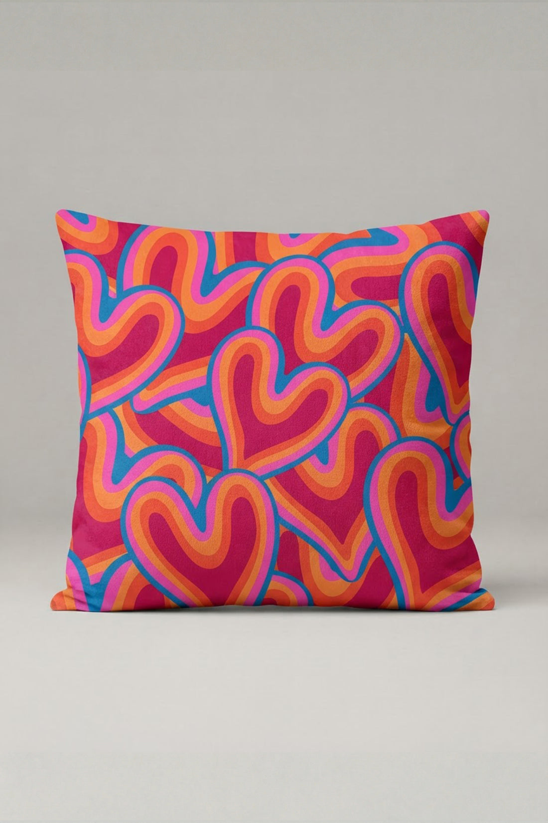 Pembe Turuncu Retro Kalp Desenli Kırlent Kılıfı 178 – Groovy Love Tasarım 45x45 cm ürün görseli 1