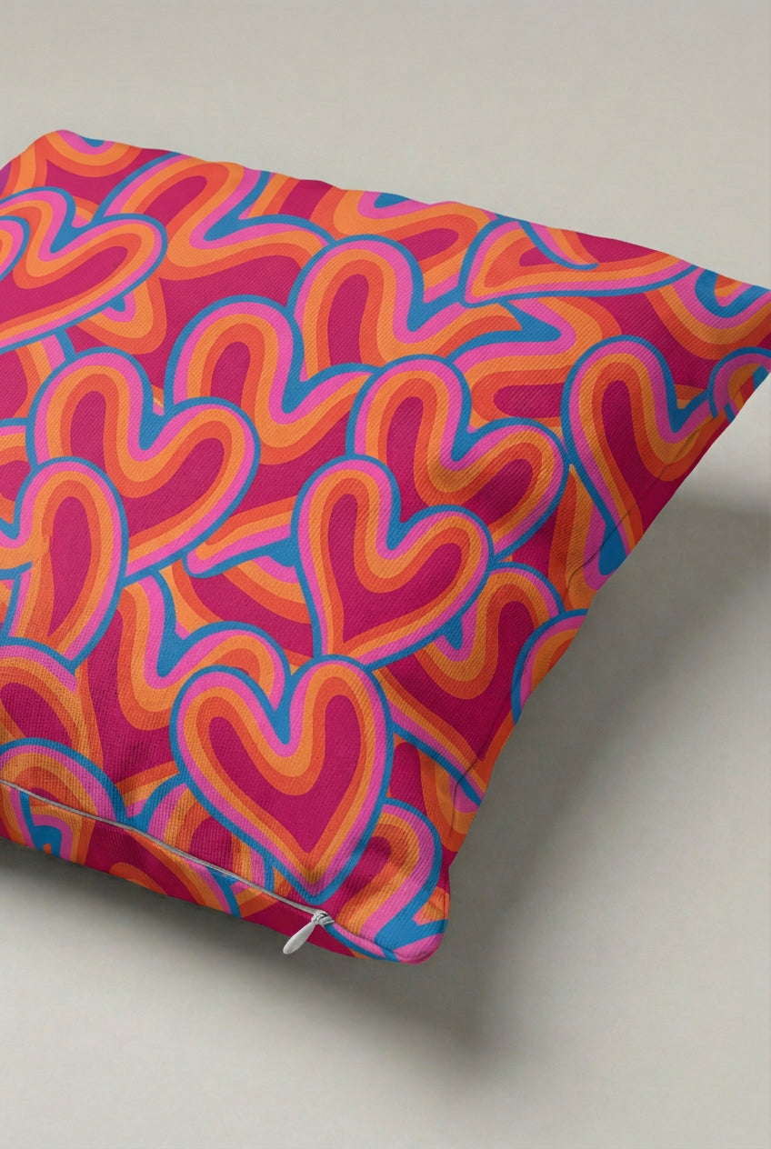 Pembe Turuncu Retro Kalp Desenli Kırlent Kılıfı 178 – Groovy Love Tasarım 45x45 cm ürün görseli 2