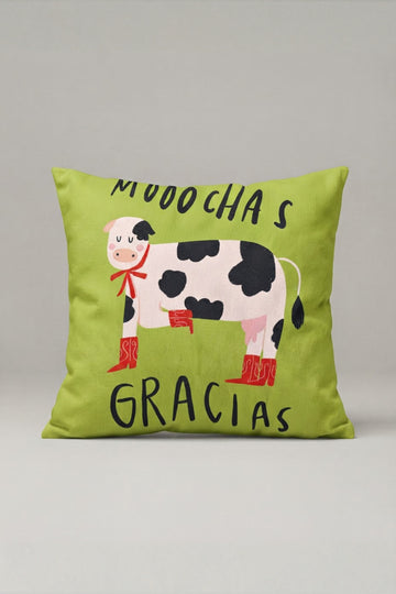 Yeşil Zemin İnek ve Gracias Yazılı Kırlent Kılıfı 185 – Gracias Cow Tasarım 45x45 cm ürün görseli 1