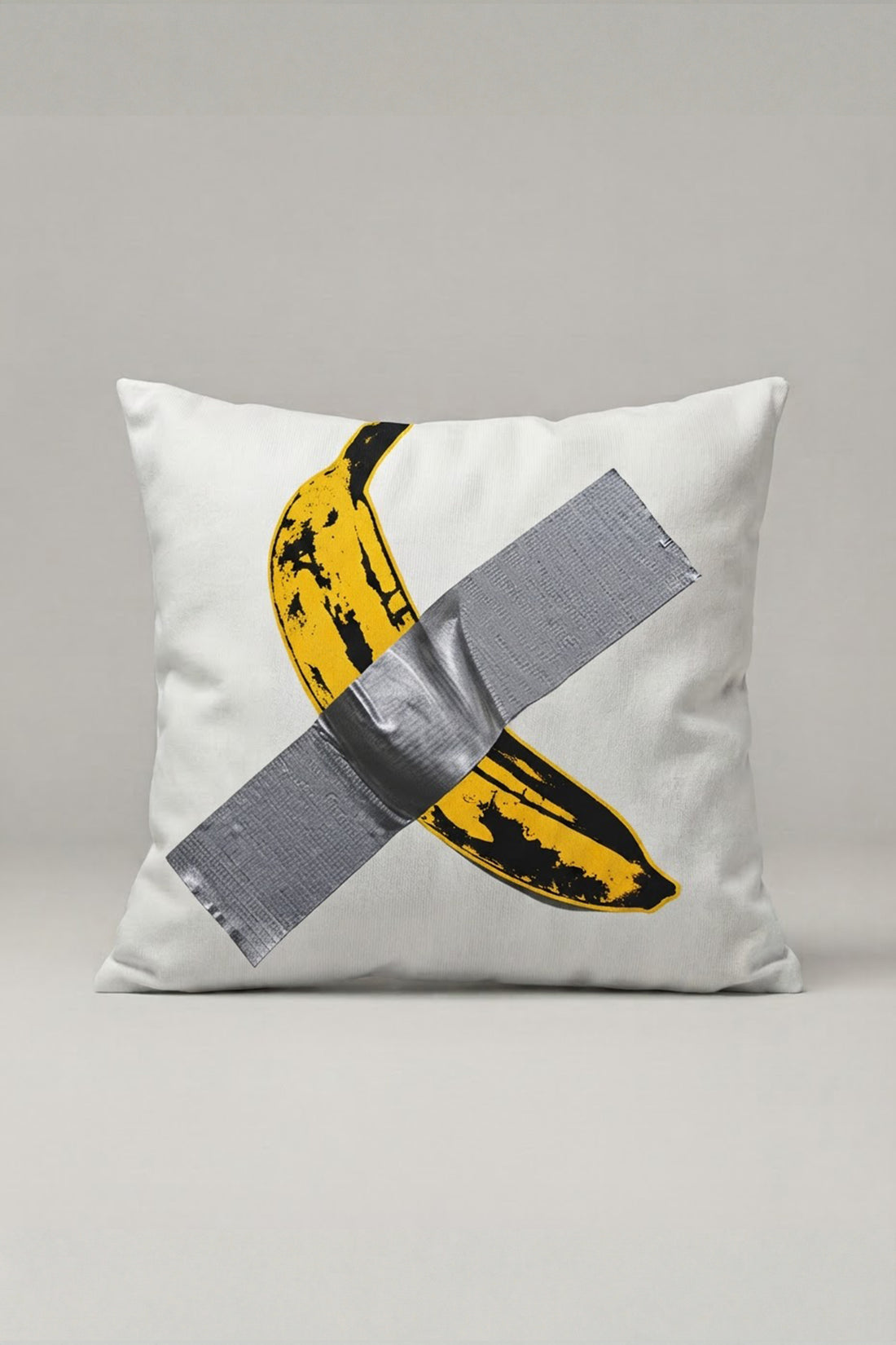 Muz ve Gri Bant Pop Art Desenli Kırlent Kılıfı 195 – Banana Tape Tasarım 45x45 cm ürün görseli 1