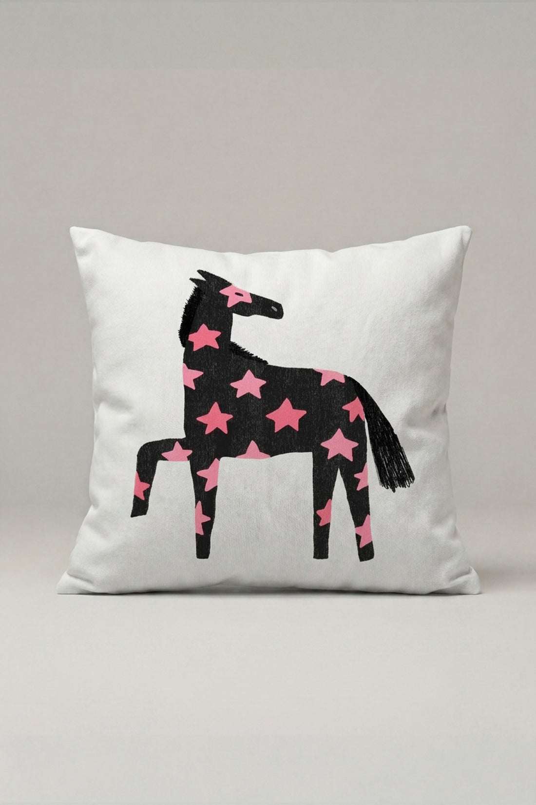 Siyah Pembe Yıldızlı At Desenli Kırlent Kılıfı 211 – Starry Horse Tasarım 45x45 cm ürün görseli 1