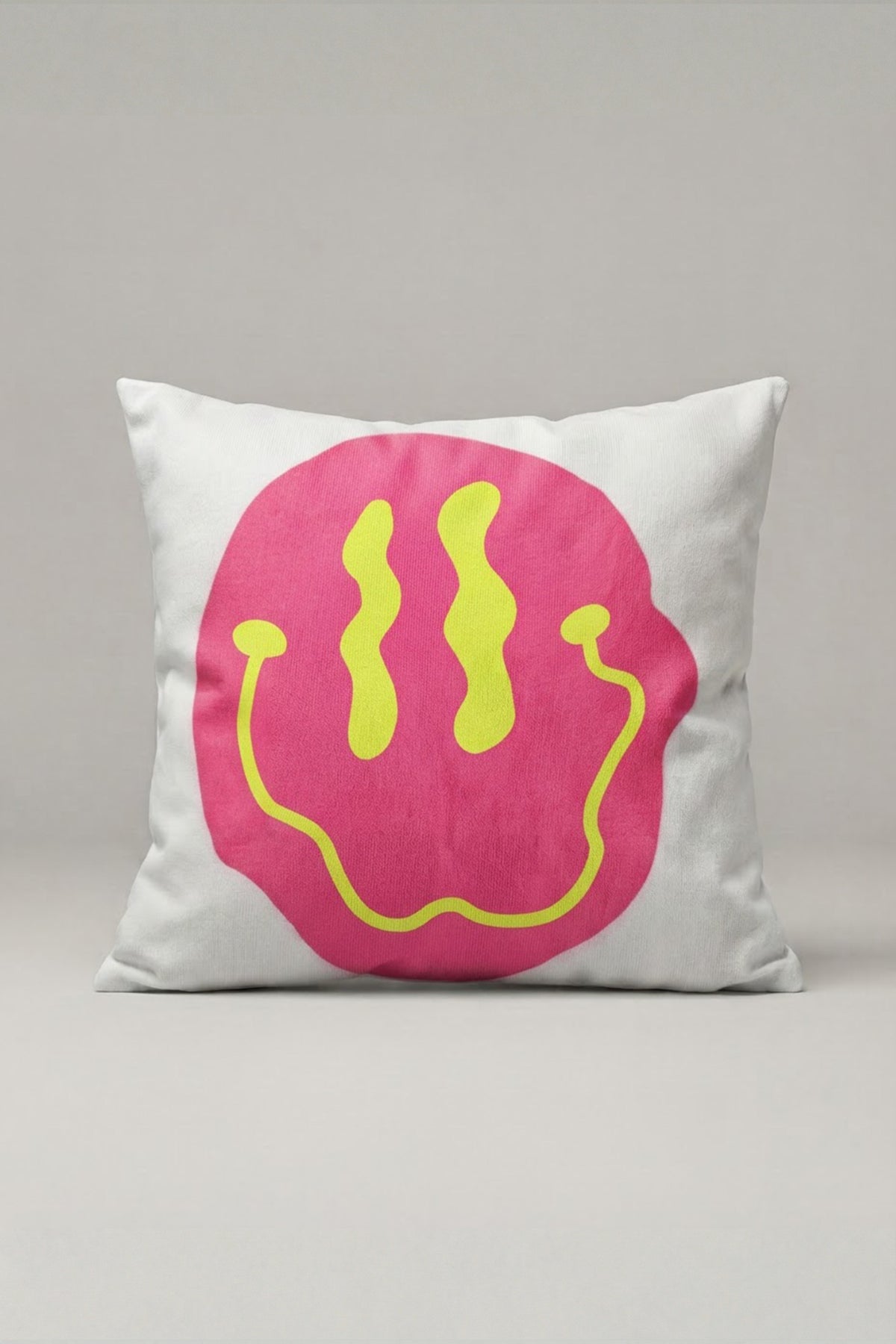 Pembe Sarı Asit Gülen Yüz Desenli Kırlent Kılıfı 213 – Acid Smile Tasarım 45x45 cm ürün görseli 1