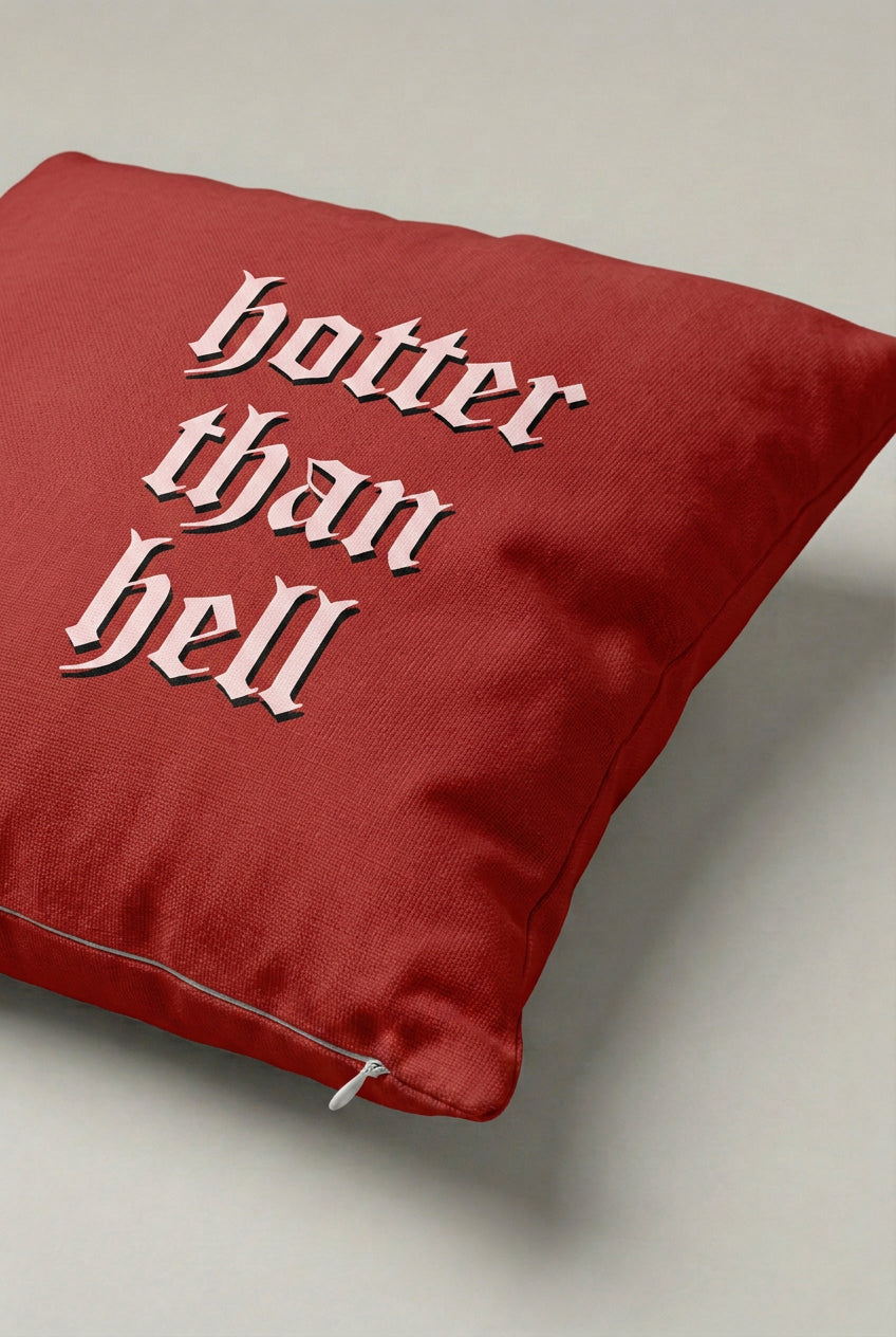 Kırmızı Hotter Than Hell Yazılı Kırlent Kılıfı 214 – Hotter Than Hell Tasarım 45x45 cm ürün görseli 2