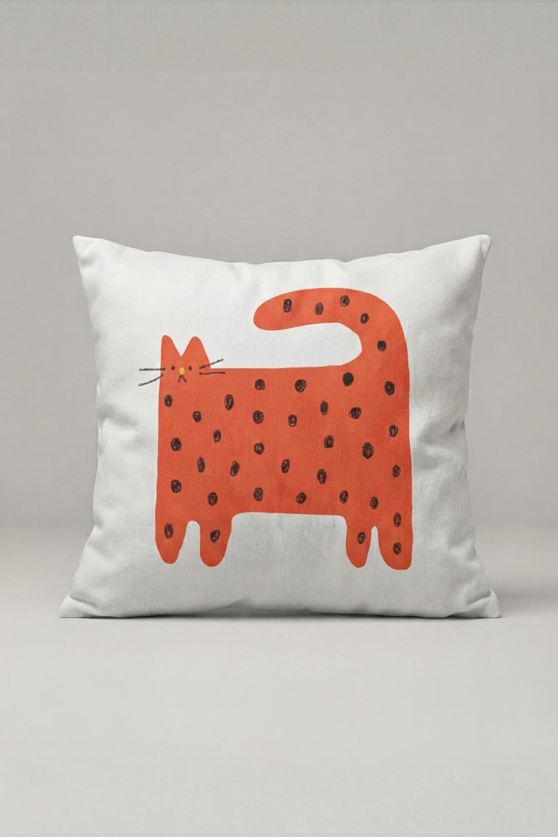 Turuncu Sevimli Köpek Desenli Kırlent Kılıfı 220 – Orange Spot Dog Tasarım 45x45 cm ürün görseli 1