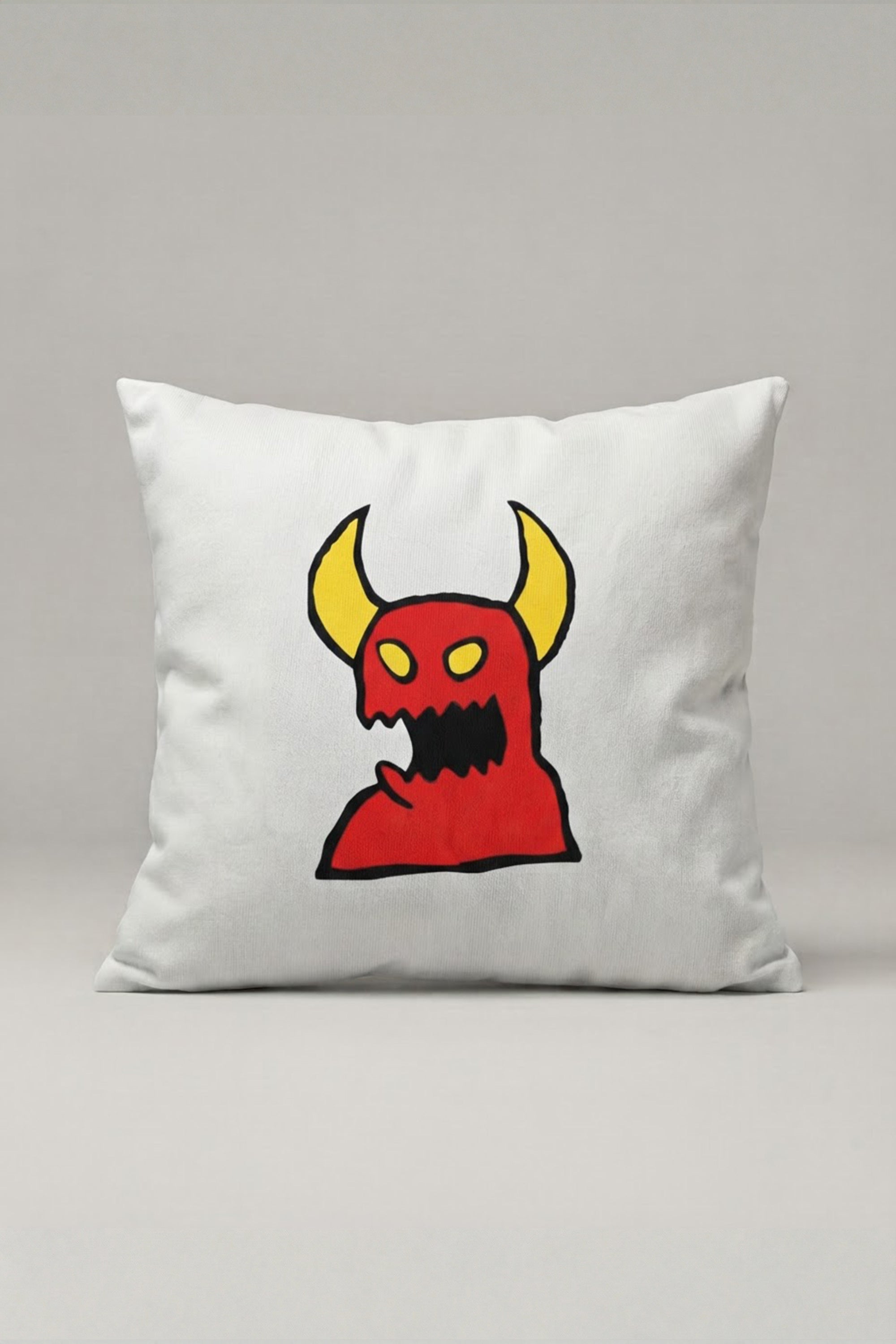 Kırmızı Sarı Şeytan Karakterli Kırlent Kılıfı 222 – Little Devil Tasarım 45x45 cm ürün görseli 1
