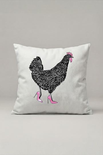 Siyah Tavuk Pembe Çizme Desenli Kırlent Kılıfı 237 – Pink Boots Chicken Tasarım 45x45 cm ürün görseli 1