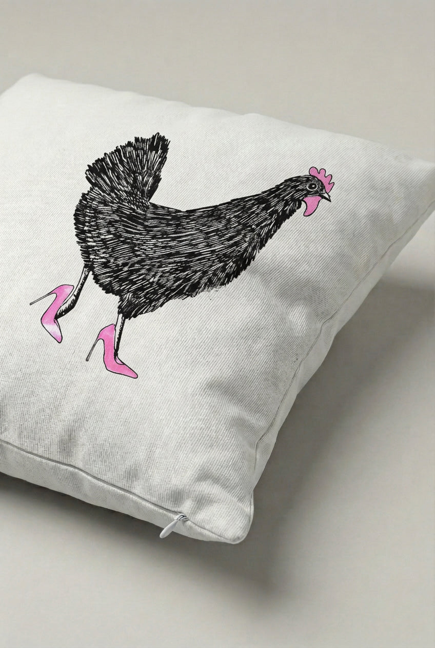 Siyah Tavuk Pembe Çizme Desenli Kırlent Kılıfı 237 – Pink Boots Chicken Tasarım 45x45 cm ürün görseli 2