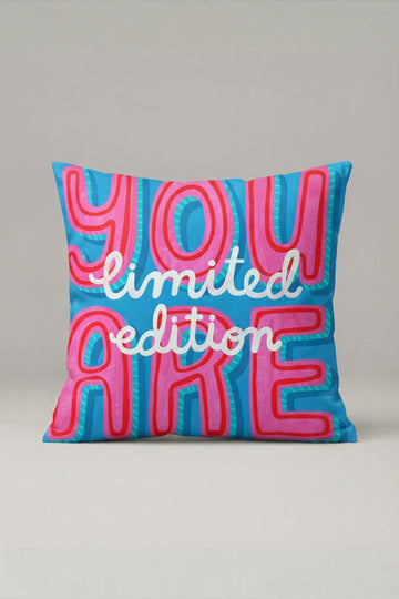 Neon You Limited Edition Yazılı Kırlent Kılıfı 241 – Limited Edition Tasarım 45x45 cm ürün görseli 1