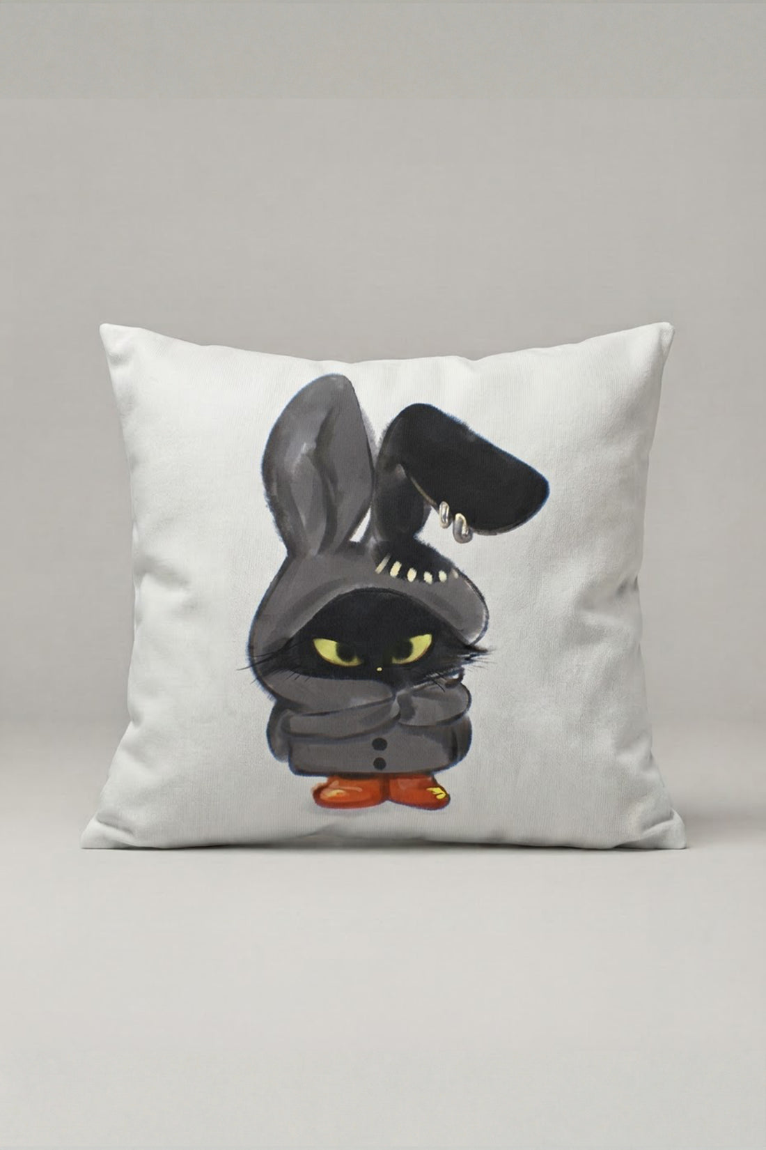 Tavşan Kostümlü Siyah Kedi Desenli Kırlent Kılıfı 245 – Bunny Cat Tasarım 45x45 cm ürün görseli 1