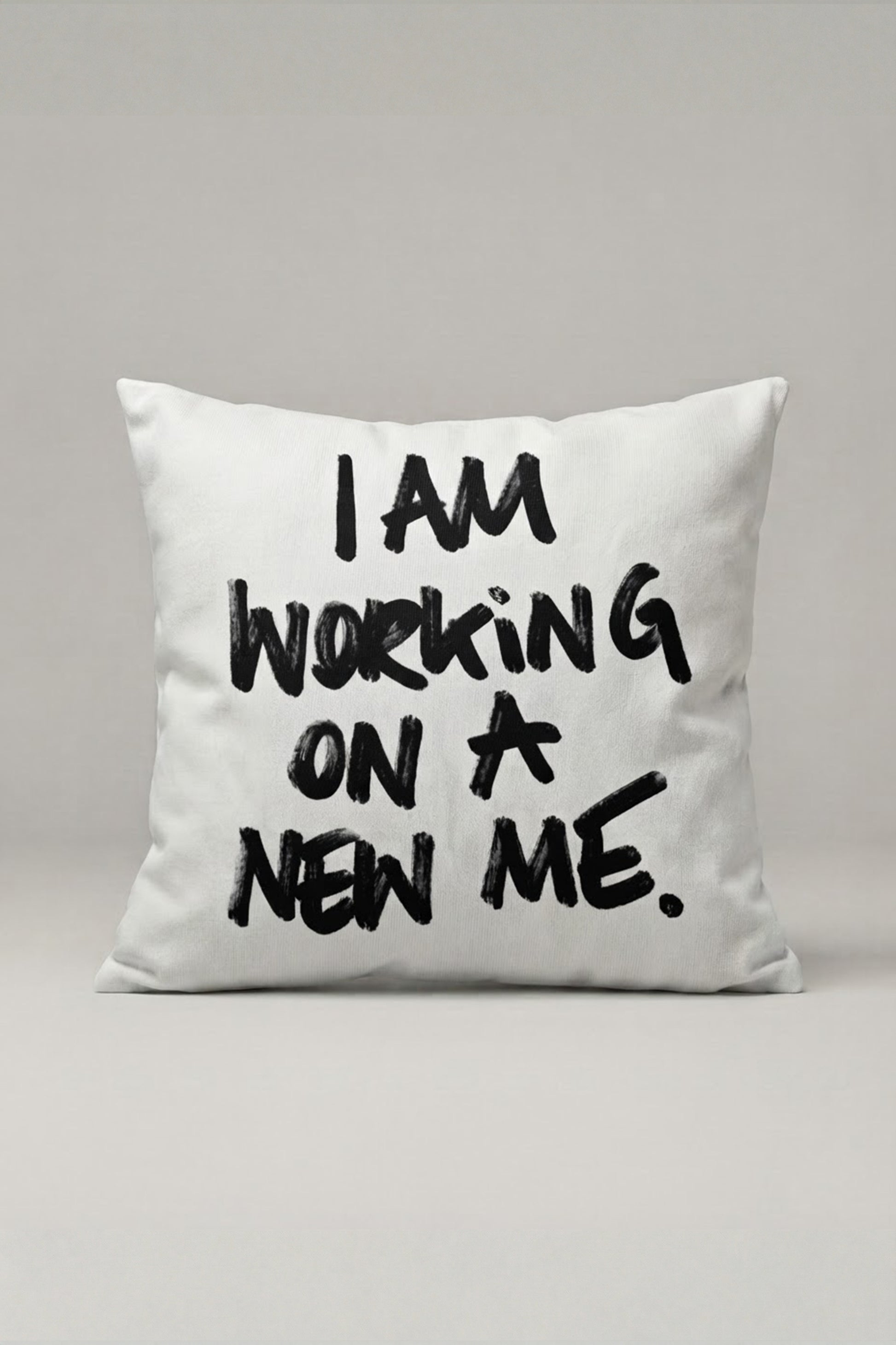 I Am Working On A New Me Yazılı Kırlent Kılıfı 257 – New Me Tasarım 45x45 cm ürün görseli 1