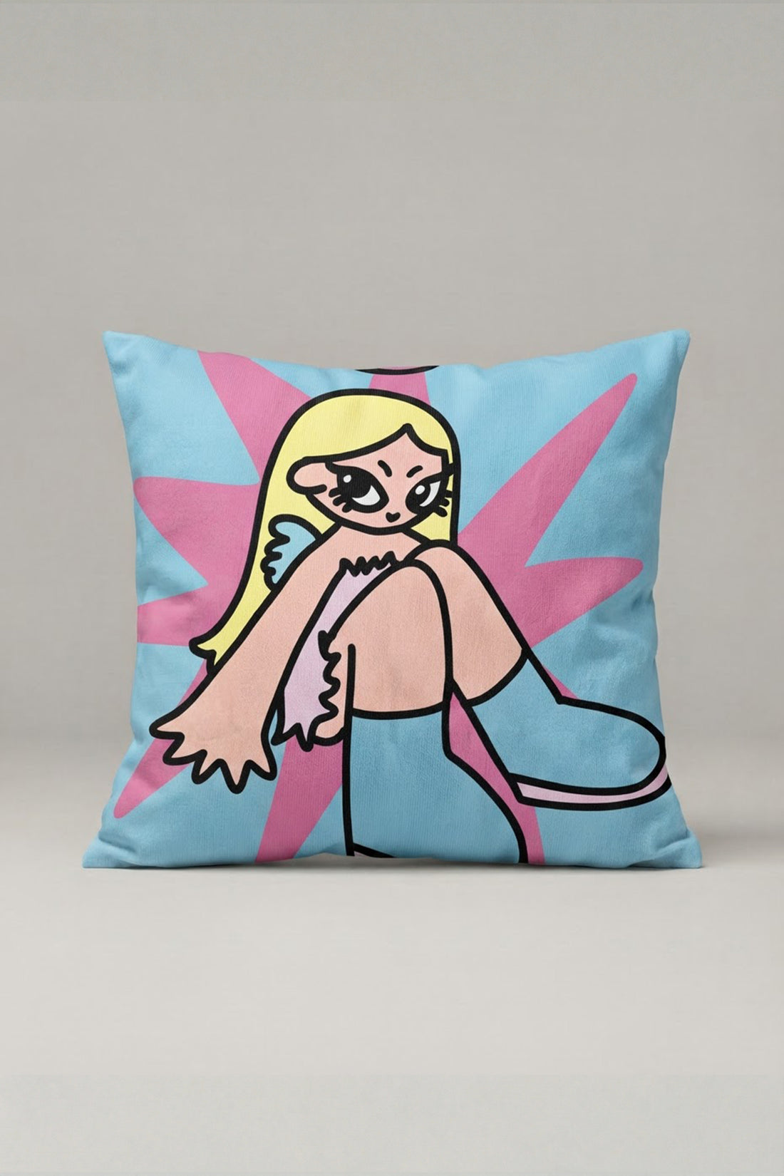 Pembe Mavi Çizgi Roman Kadın Desenli Kırlent Kılıfı 260 – Pop Art Woman Tasarım 45x45 cm ürün görseli 1