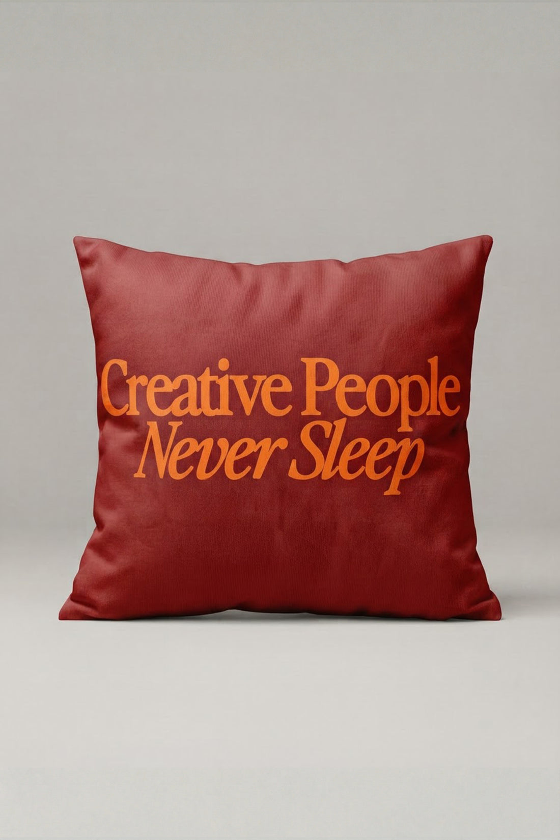 Bordo Creative People Never Sleep Yazılı Kırlent Kılıfı 265 – Creative Night Tasarım 45x45 cm ürün görseli 1
