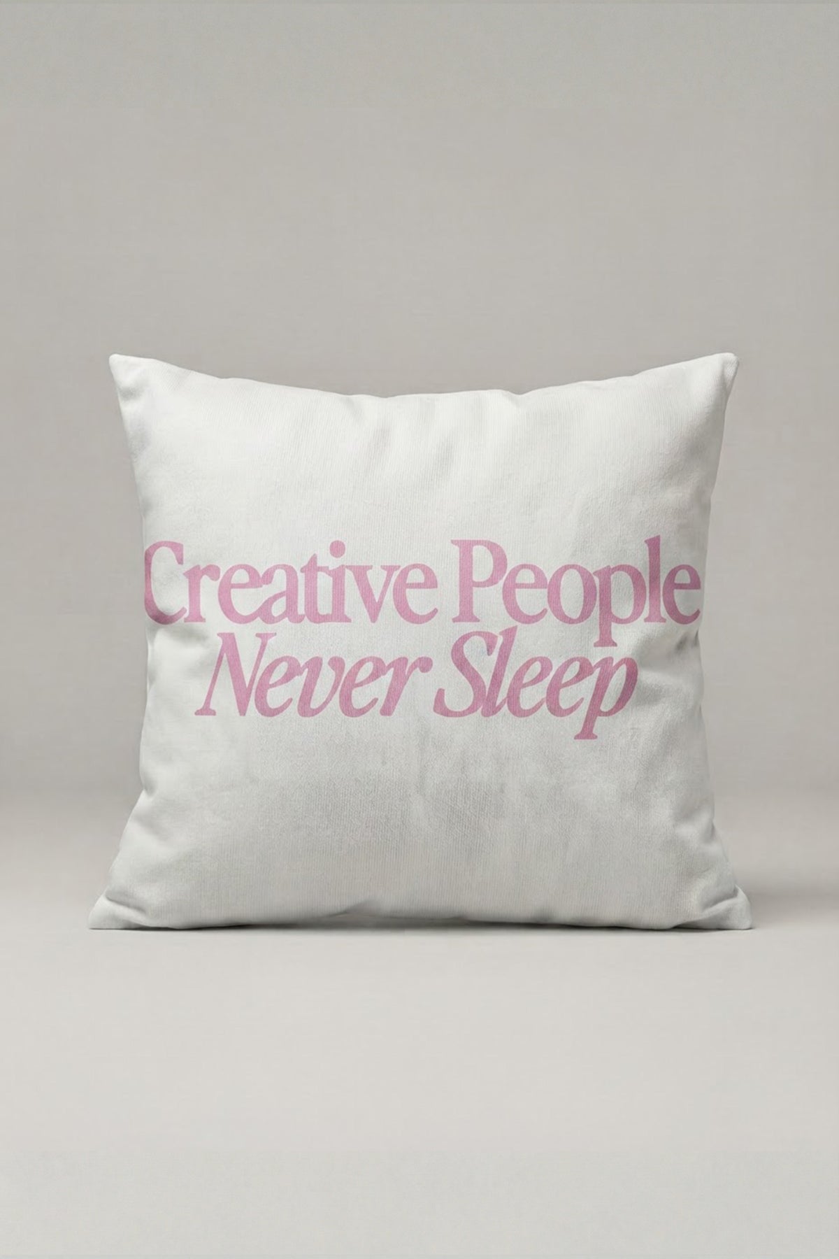 Pembe Creative People Never Sleep Yazılı Kırlent Kılıfı 275 – Creative Pink Tasarım 45x45 cm ürün görseli 1