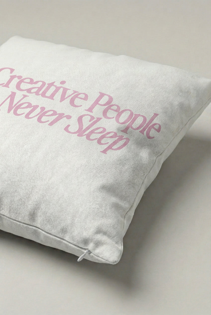 Pembe Creative People Never Sleep Yazılı Kırlent Kılıfı 275 – Creative Pink Tasarım 45x45 cm ürün görseli 2