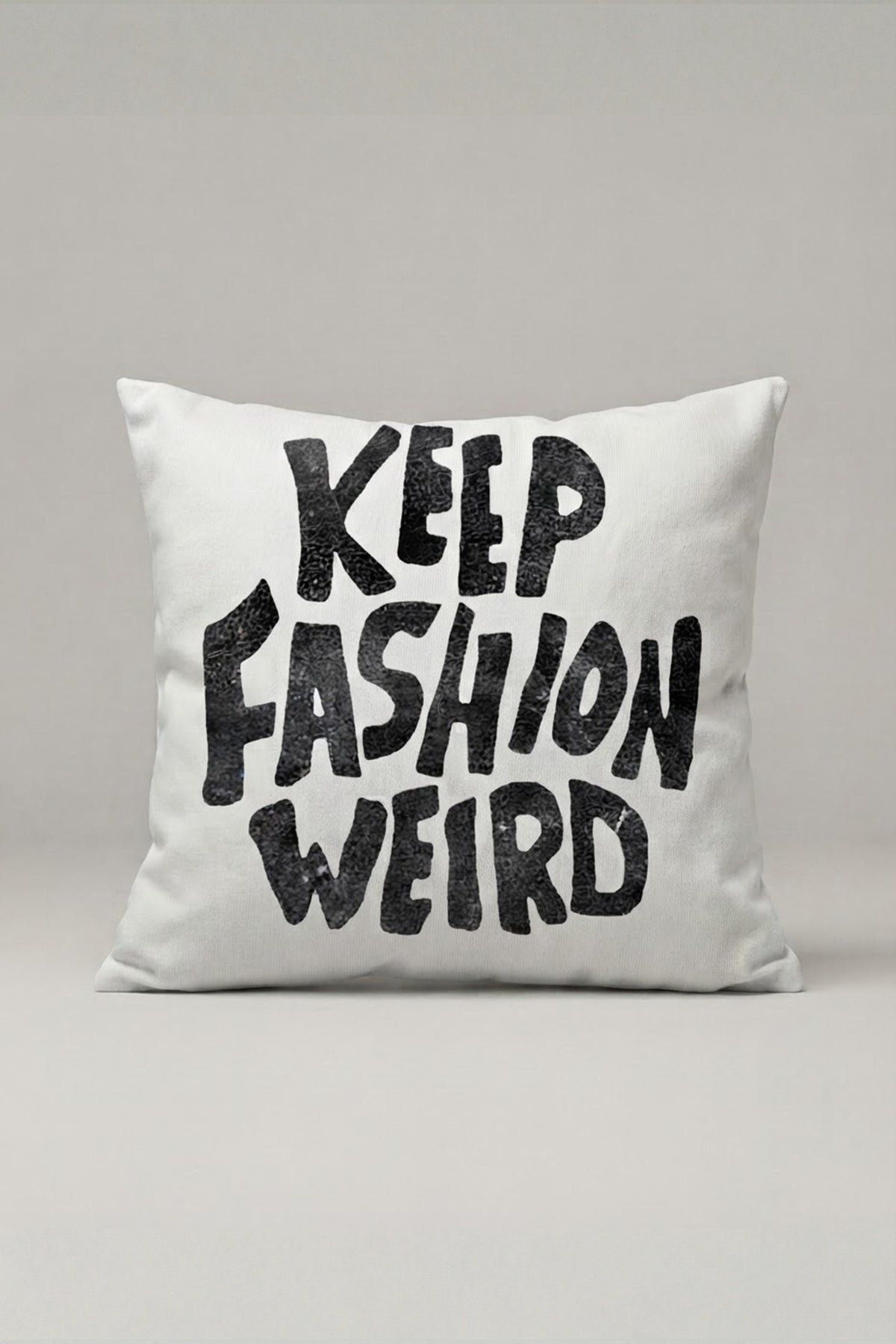Keep Fashion Weird Yazılı Kırlent Kılıfı 282 – Fashion Rebel Tasarım 45x45 cm ürün görseli 1